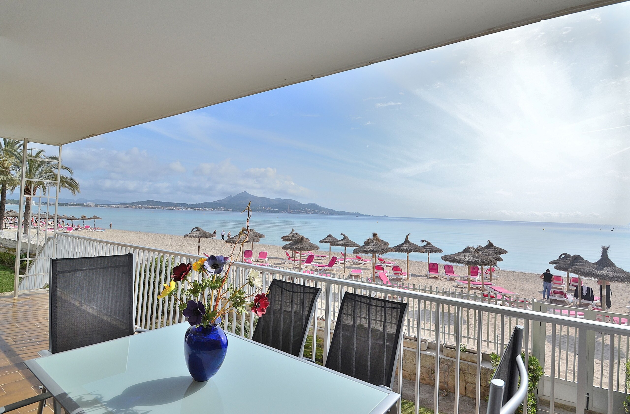 Apartment for rent in Alcúdia at sea front.