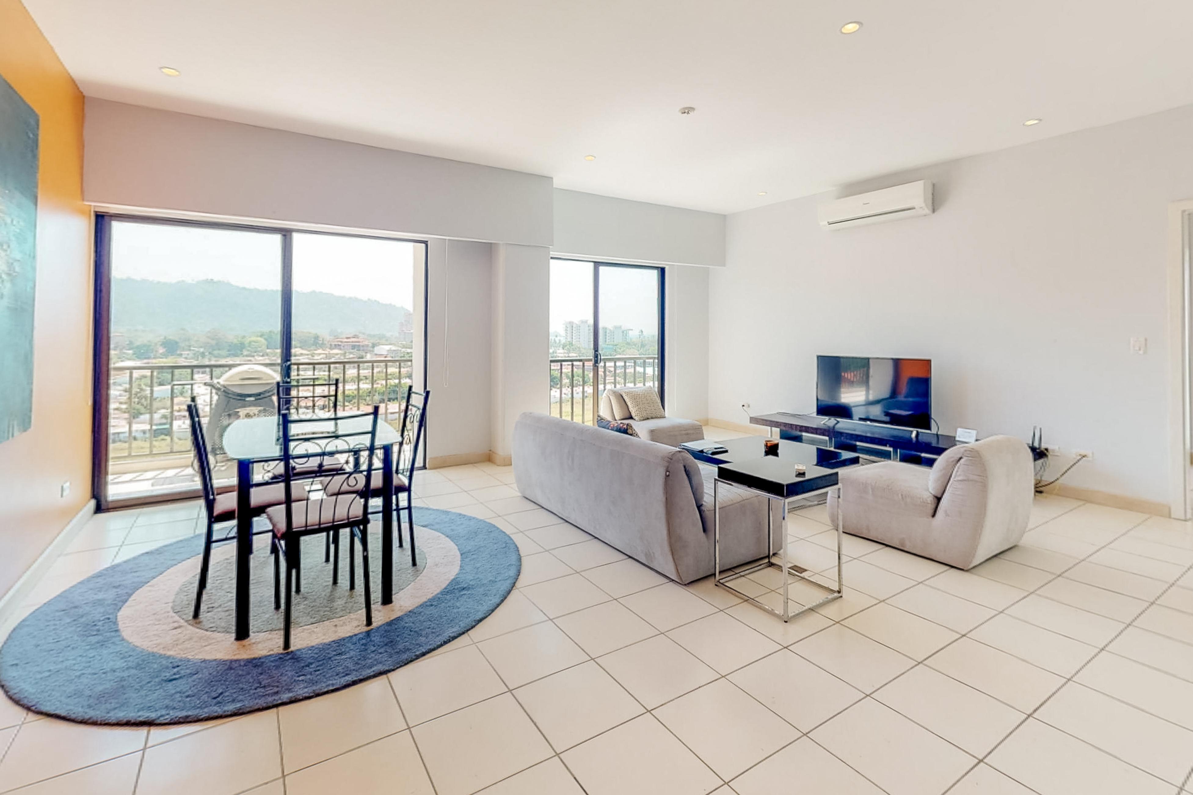 Property Image 1 - Jaco Bay 3702