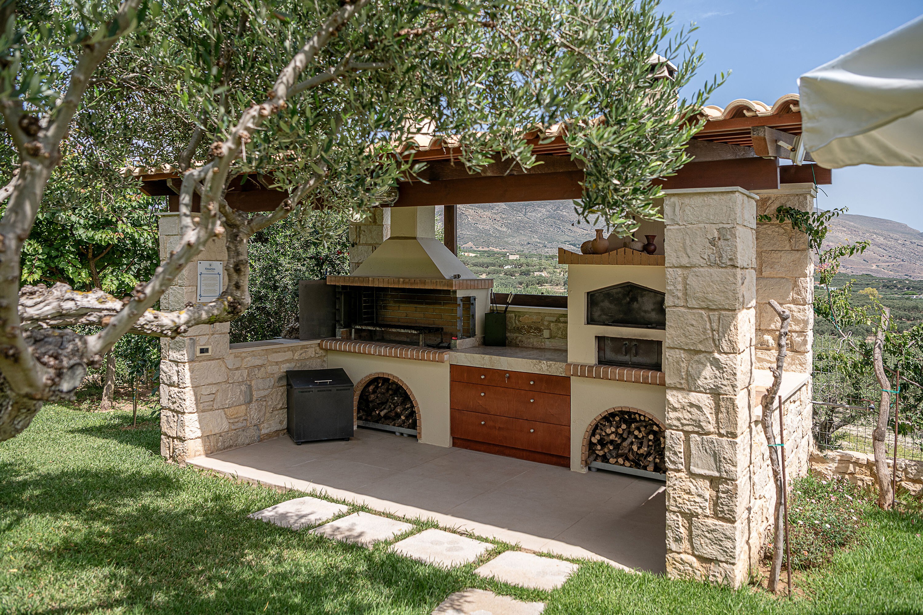 Amazing Chania Villa | 4 Bedrooms | Villa Aloni | Spectacular Views | Beautiful Pool Area Amazing Chania Villa | 4 Bedrooms | Villa Aloni | Spectacular Views | Beautiful Pool Area