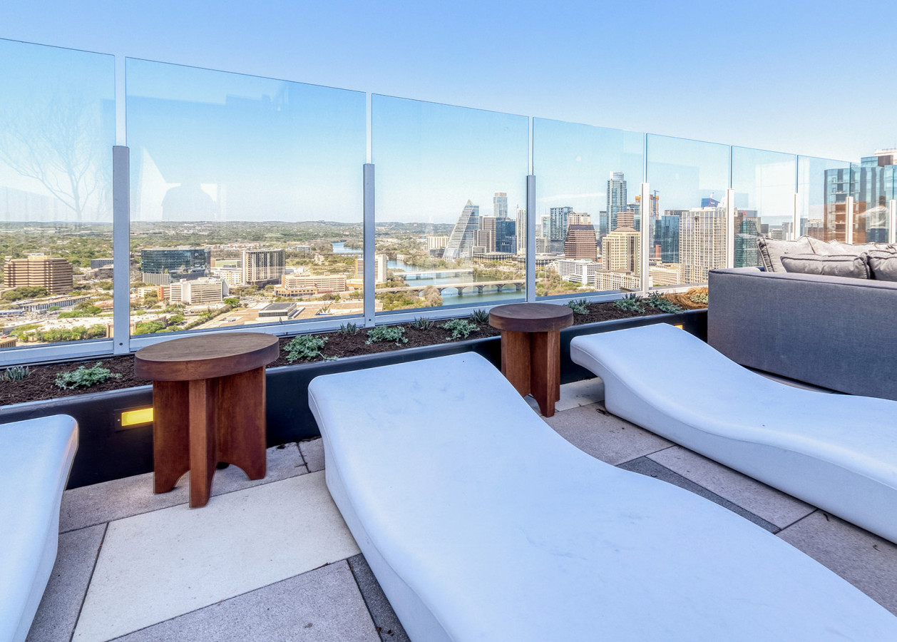 Property Image 2 - Waco at the Rainey District - Rainey Street - 26th Floor - Rooftop Pool