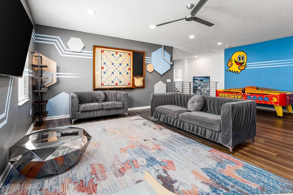 Loft w/ Air Hockey, Pool Table & Mini Jungle Gym *Highlight*