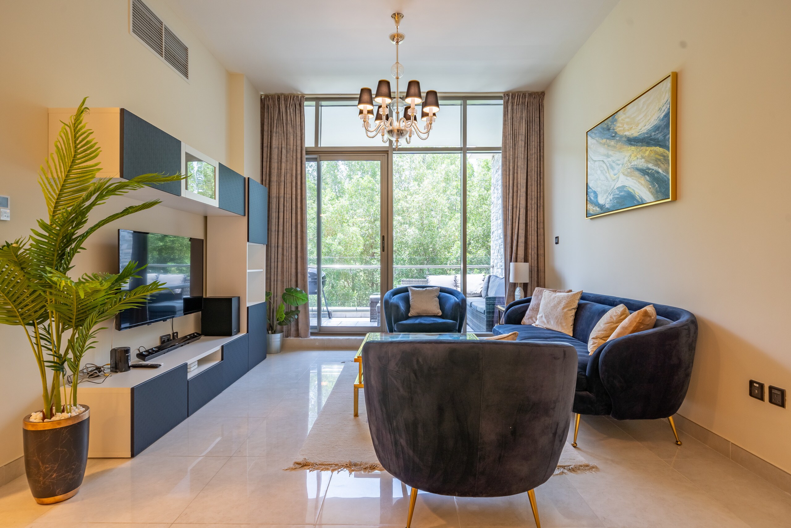 Property Image 2 - Exquisitely designed contemporary flat surrounded by lush greenery