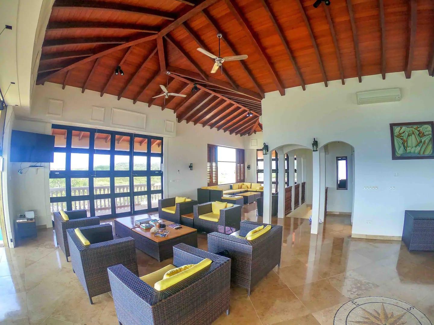 Property Image 2 - Spectacular Villa with 360 View of Blue Skies and Ocean