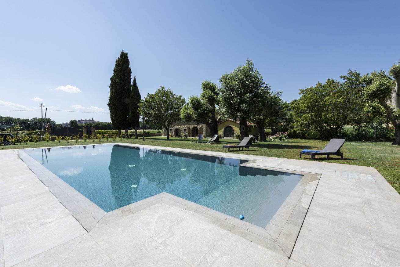 Property Image 1 - Exquisite stone villa with large private garden and pool