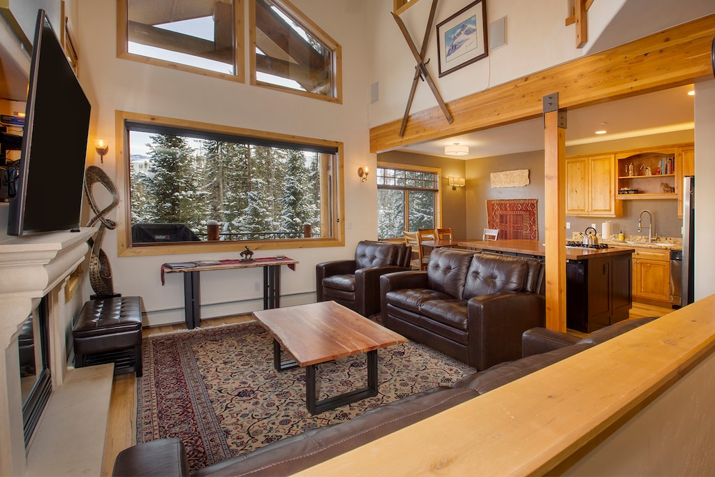 SWP 12 Yukon living room