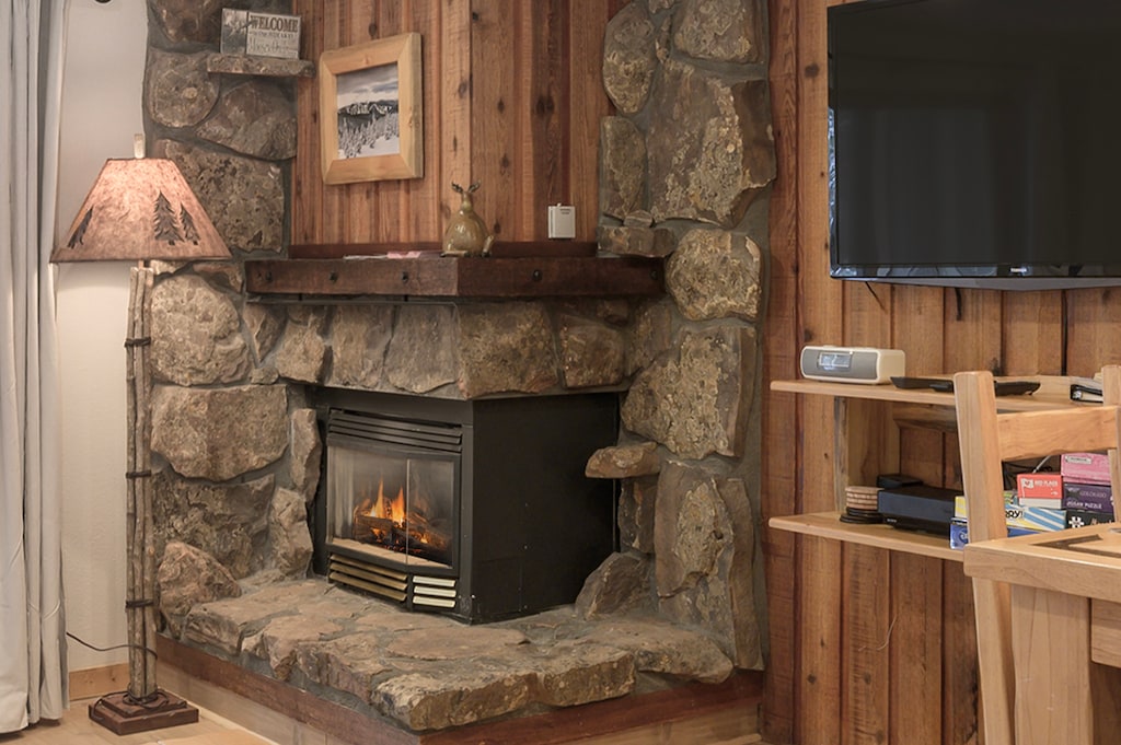 SWP Beaver Village 1612 fireplace TV