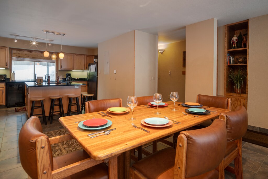 SWP Iron Horse J1309 dining area