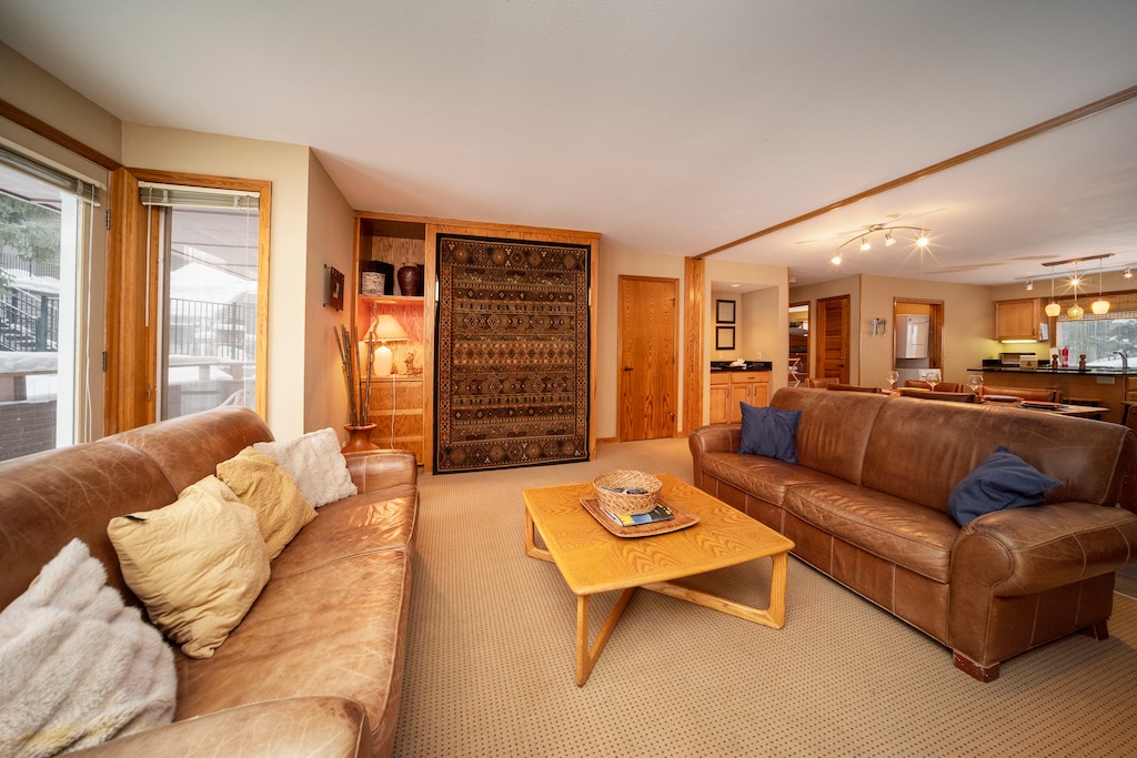 SWP Iron Horse J1309 living area