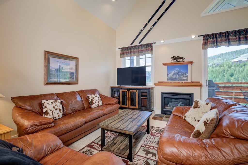 Watch a movie with the family | Main Level