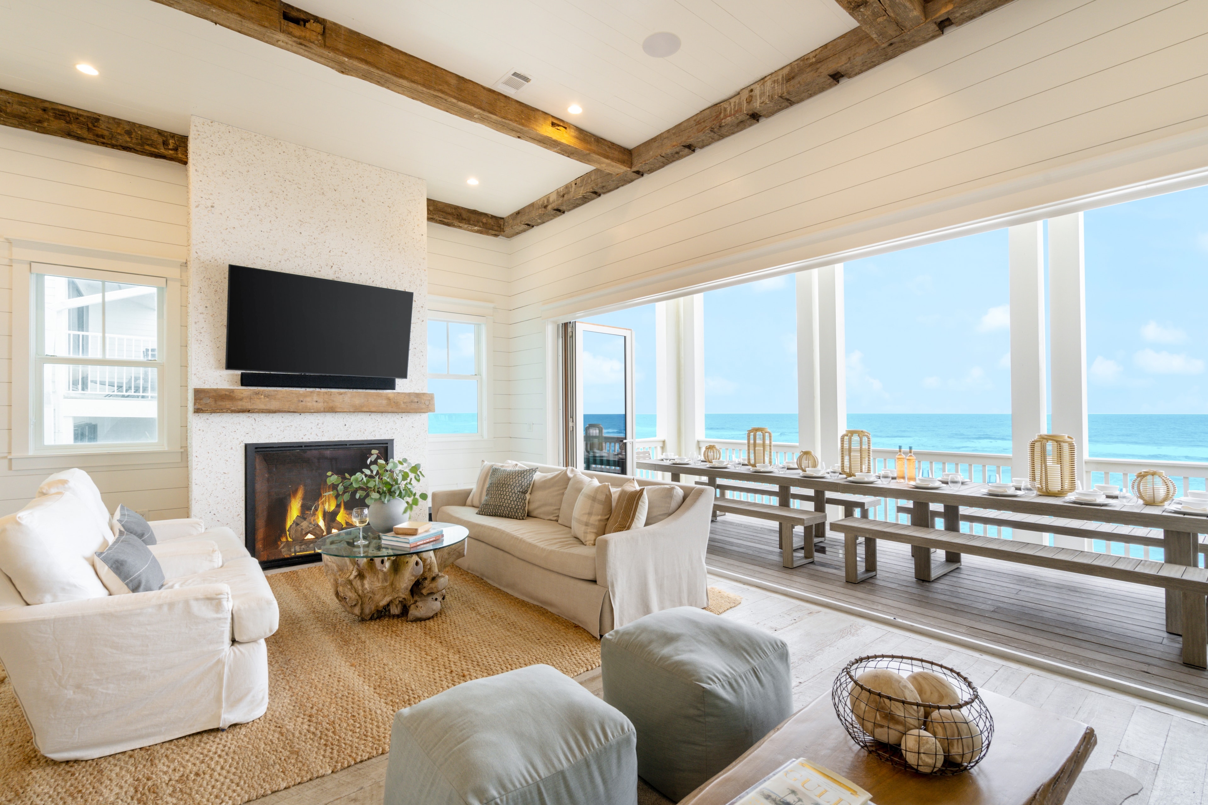 Large doors bring in the views and fresh ocean air for prime indoor/outdoor living.