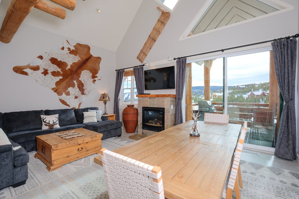 The views from the dining room are simply stunning | Main Level