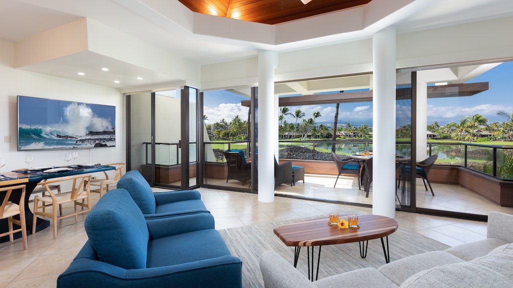 Newly renovated upper-level condo