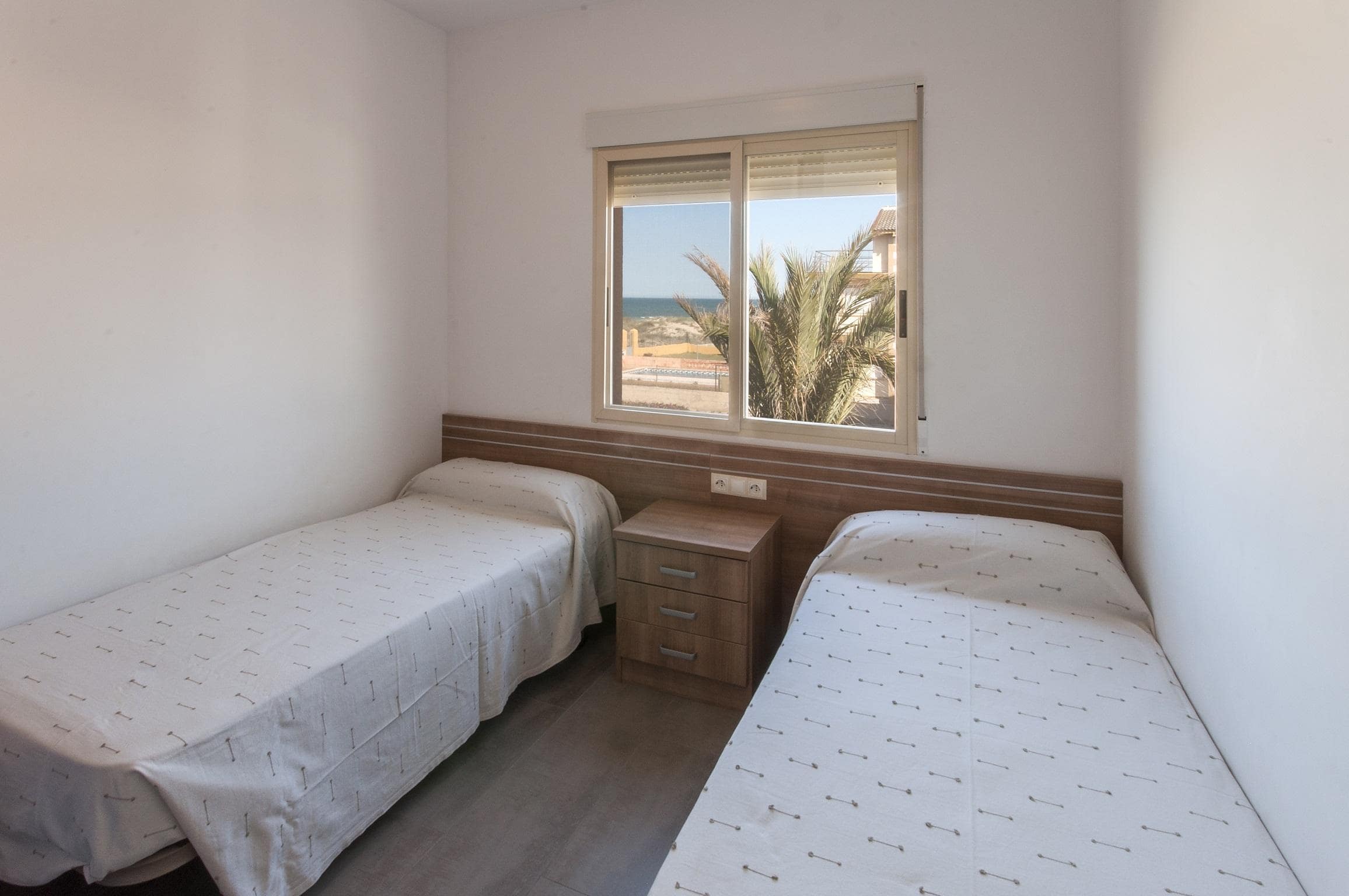 LLEBEIG 2 - Apartment facing the sea and with a shared pool. Free WIFI