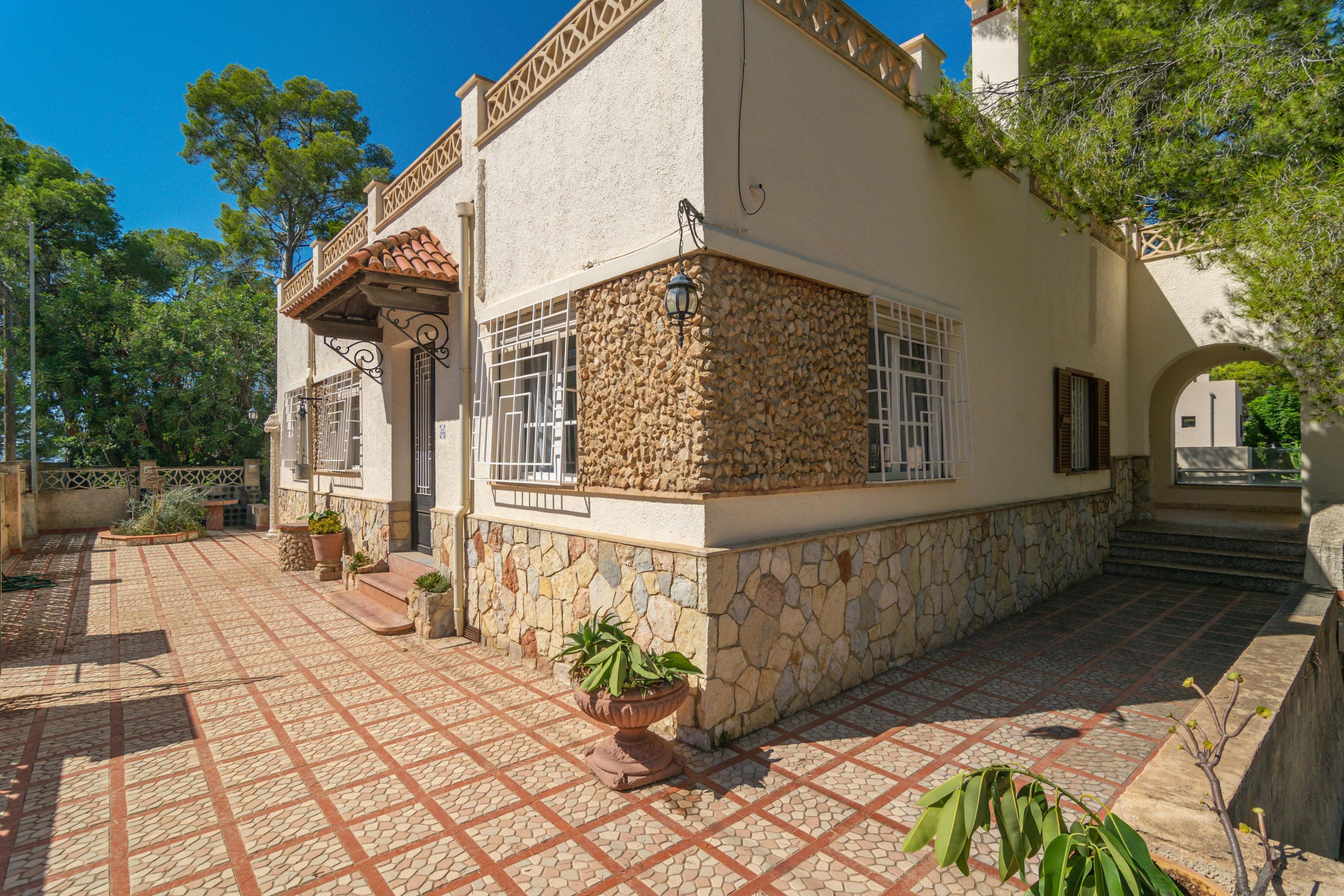 VILLA MARIA 6 - Beautiful villa in exclusive area near the beach.