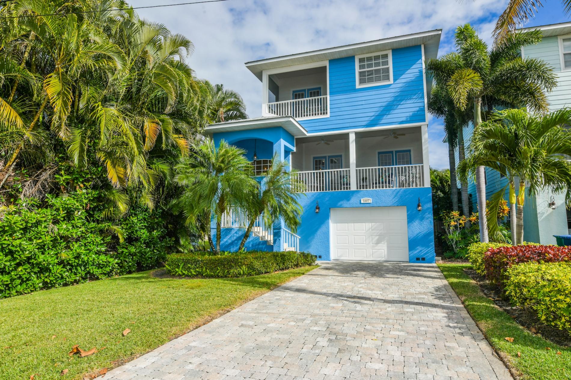 Property Image 2 - Blue Haven Beach House - Peek at Gulf, Heated Pool, Elevator, 4 Min Walk to Beach, Games!
