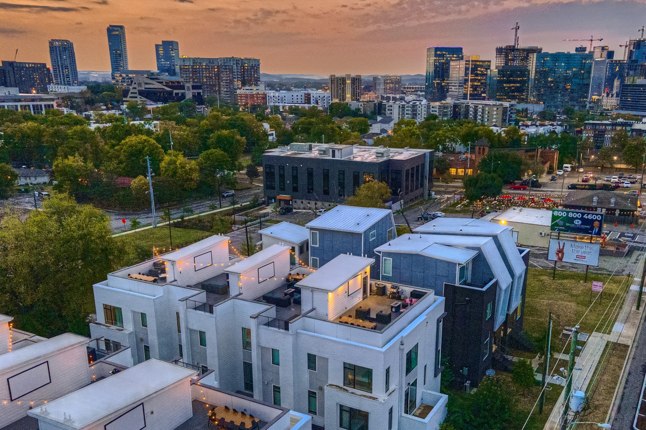 Property Image 2 - Daydream at the Gulch - Rooftop Movies w/ a View!