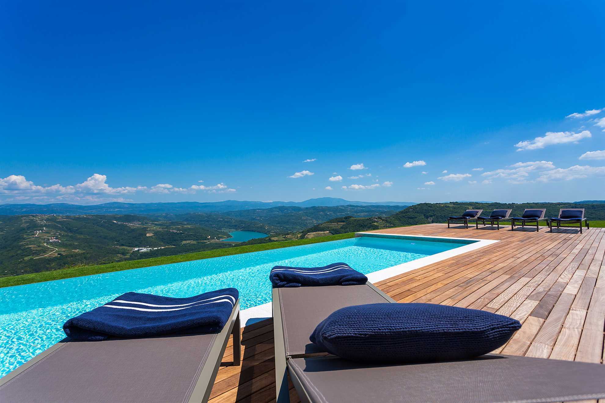 Property Image 1 - Villa Grand Horizon with Pool