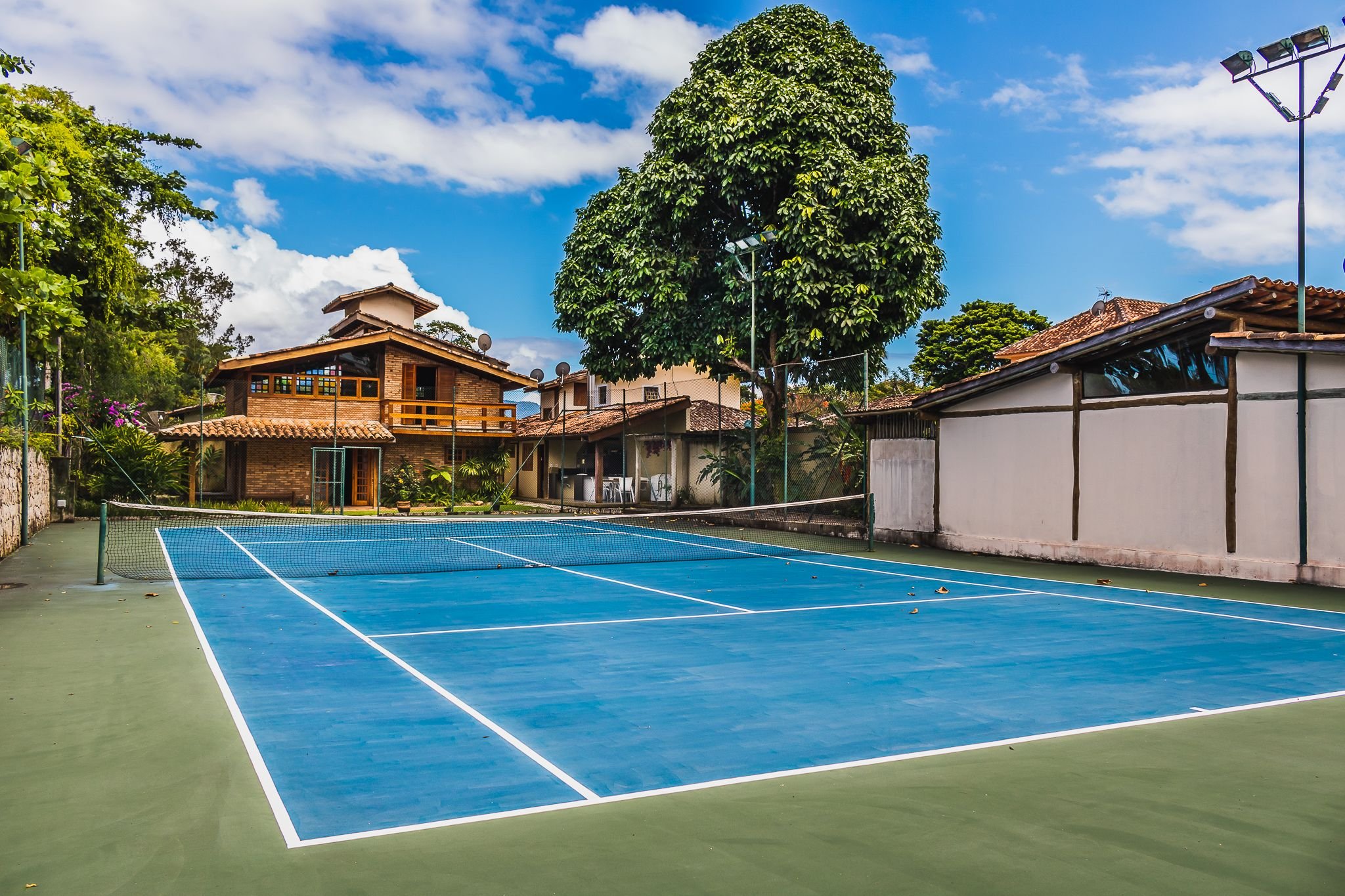 Property Image 1 - House with tennis court near Perequê Beach