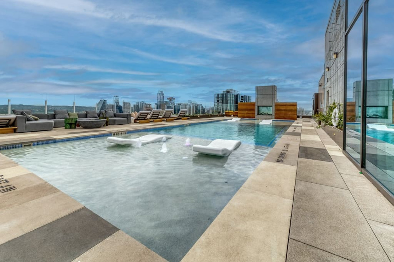 Property Image 2 - Del Rio at the Rainey District - 29th Floor - Views - Rooftop Pool - Gym