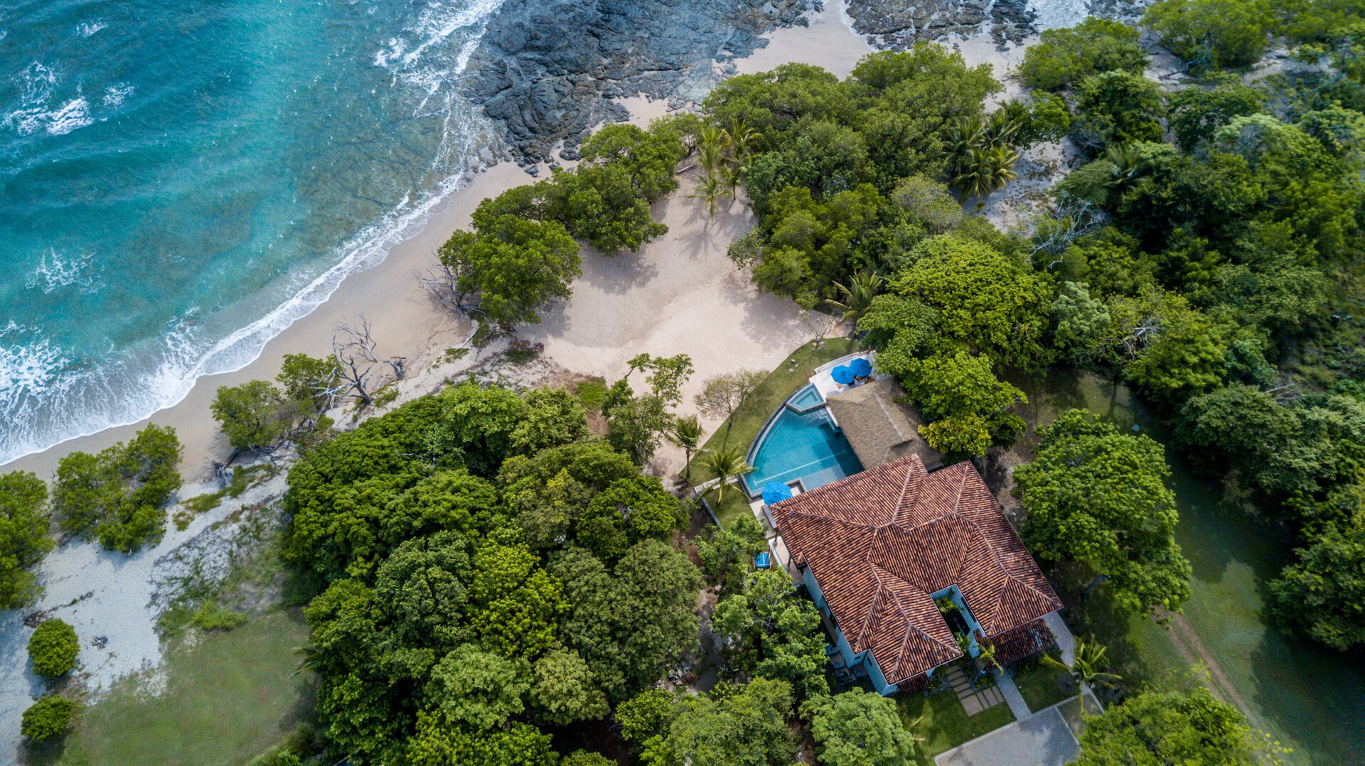 Welcome to Casa Costa Blanca, the house that transforms "going to the beach" into simply opening the door