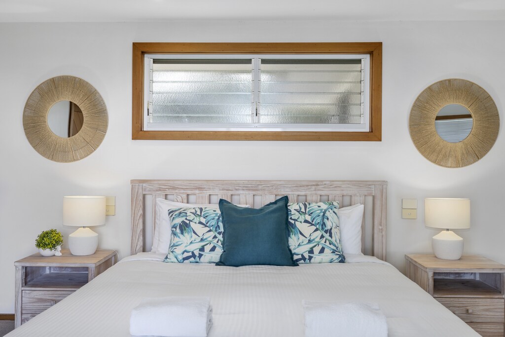 5. Master Bedroom - King size bed