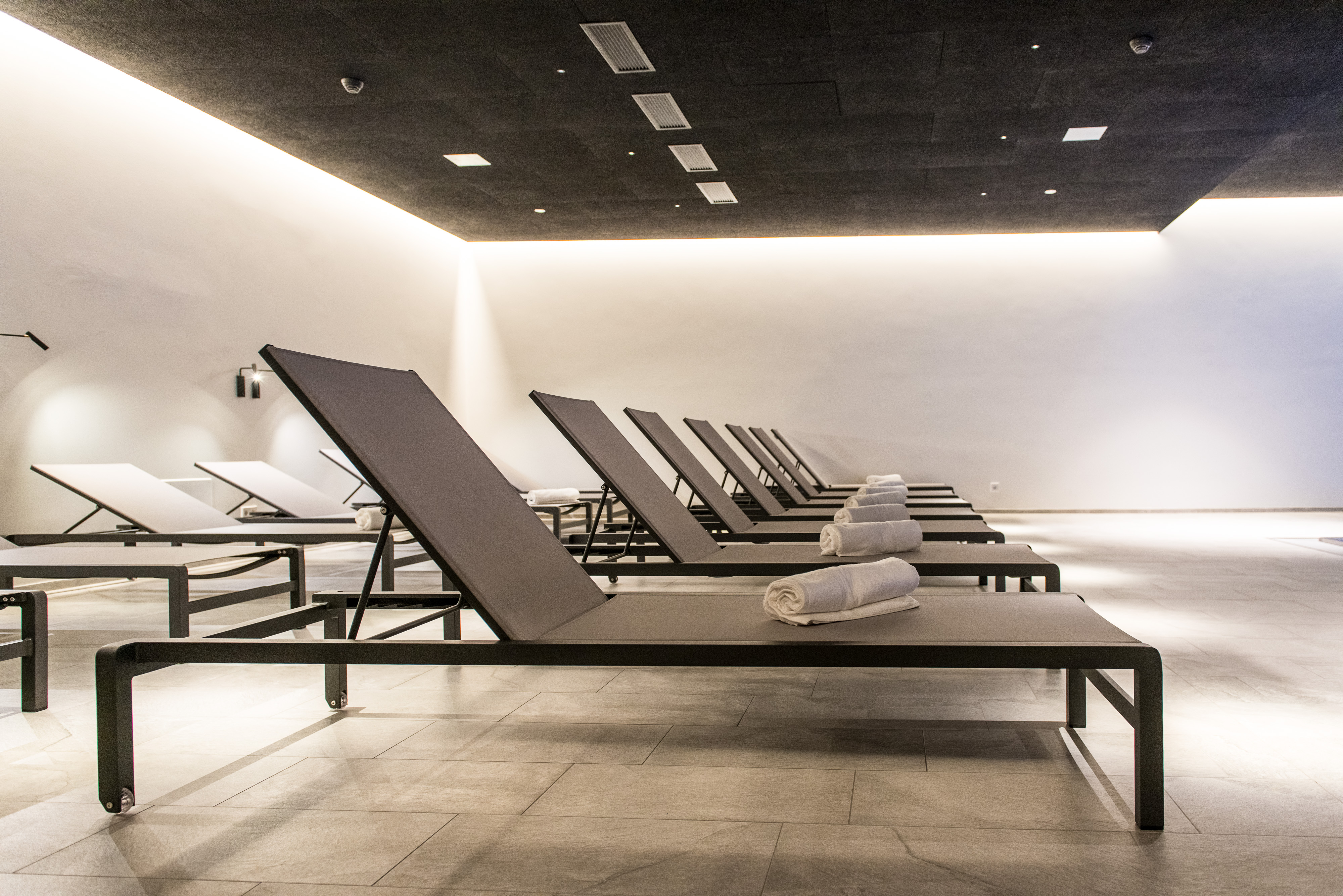 Luxury apartment with dream view & pool