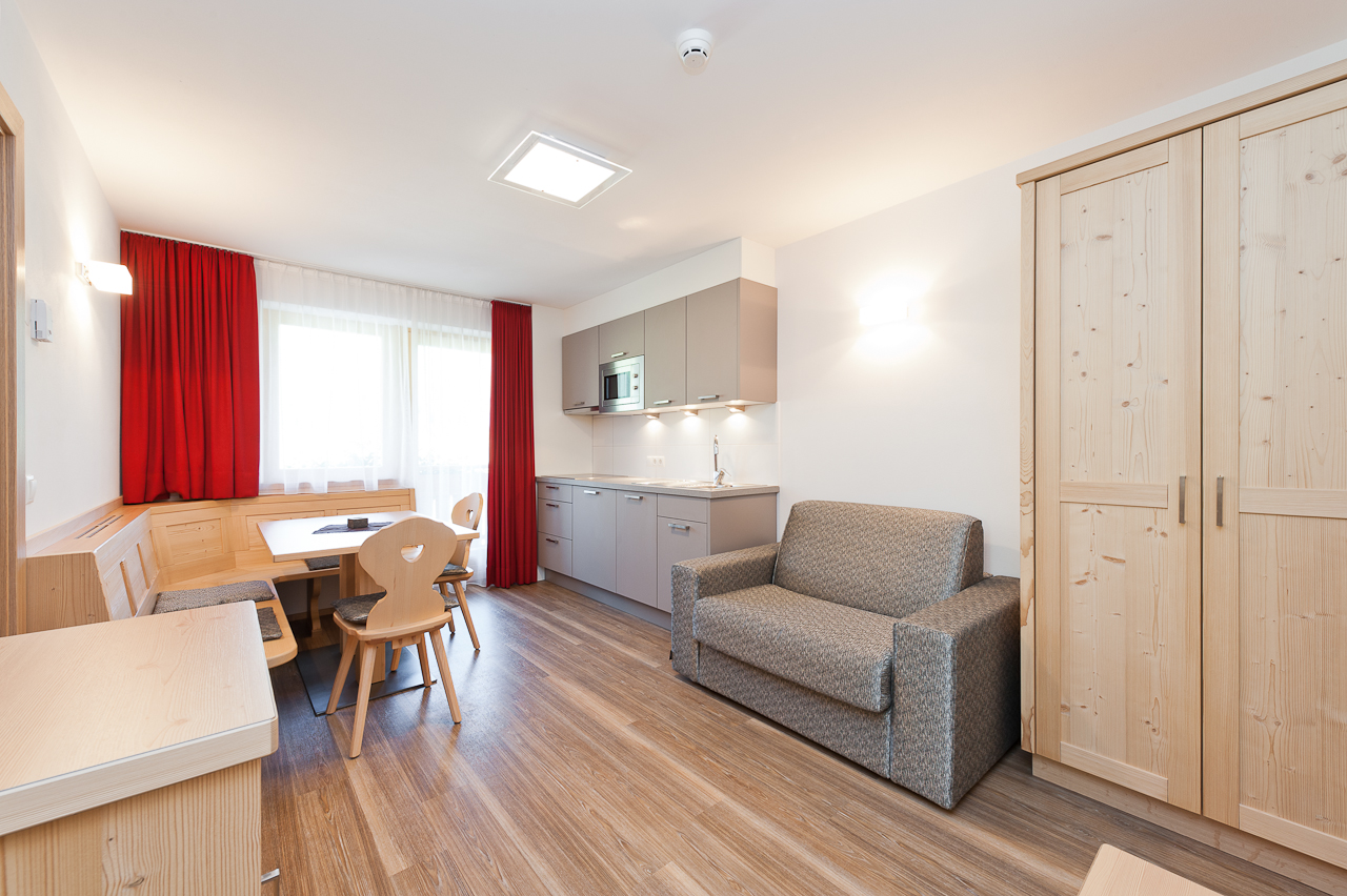 Beautiful Two Bedroom Apartment with spa & pool