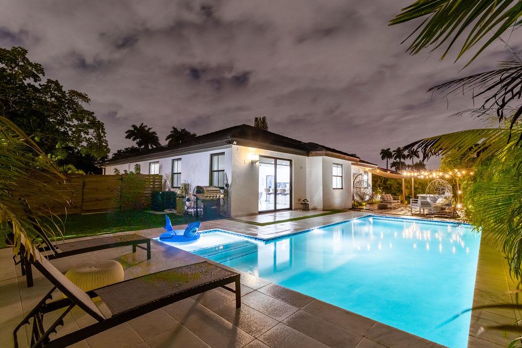 Property Image 1 - Tropical Villa w/Jacuzzi+Big Terrace & Billiards