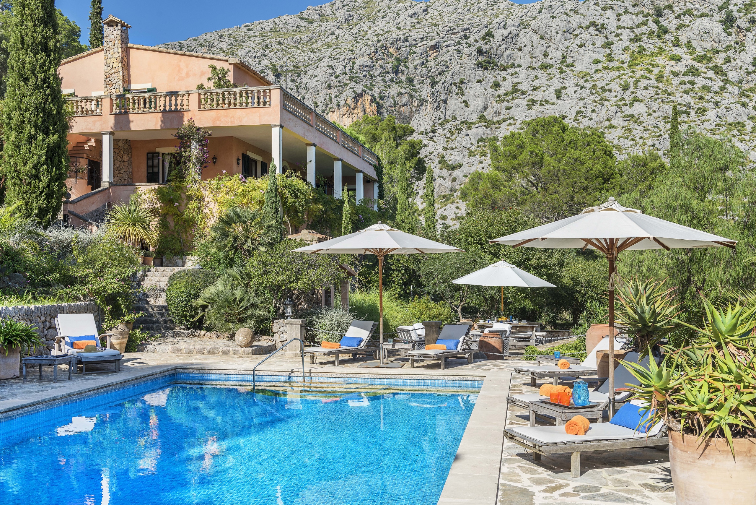 The villa Can Punxa Dalt is in Pollensa and is for 10 people