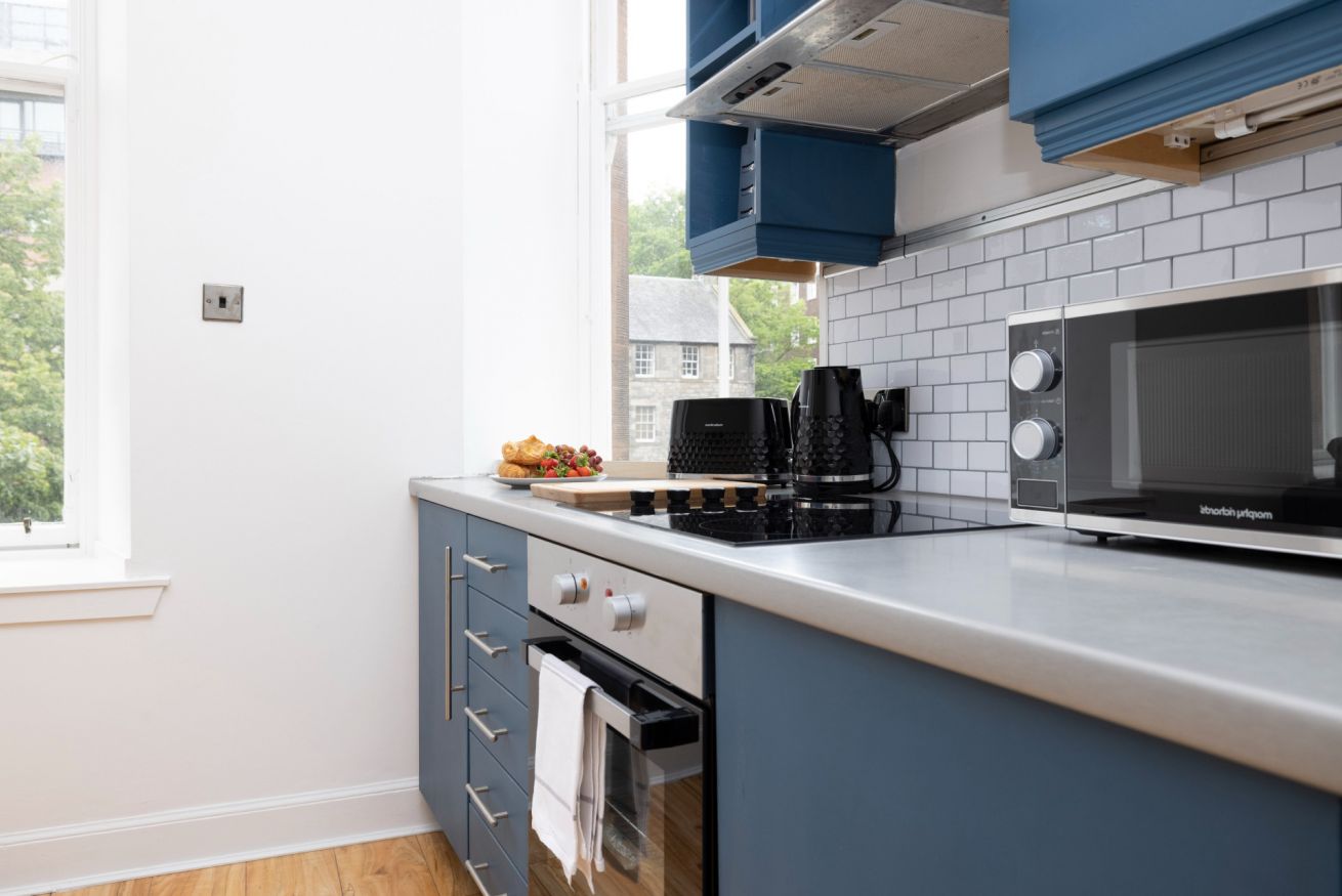 Property Image 2 - Glamorous 1-bed Apt overlooking Grassmarket