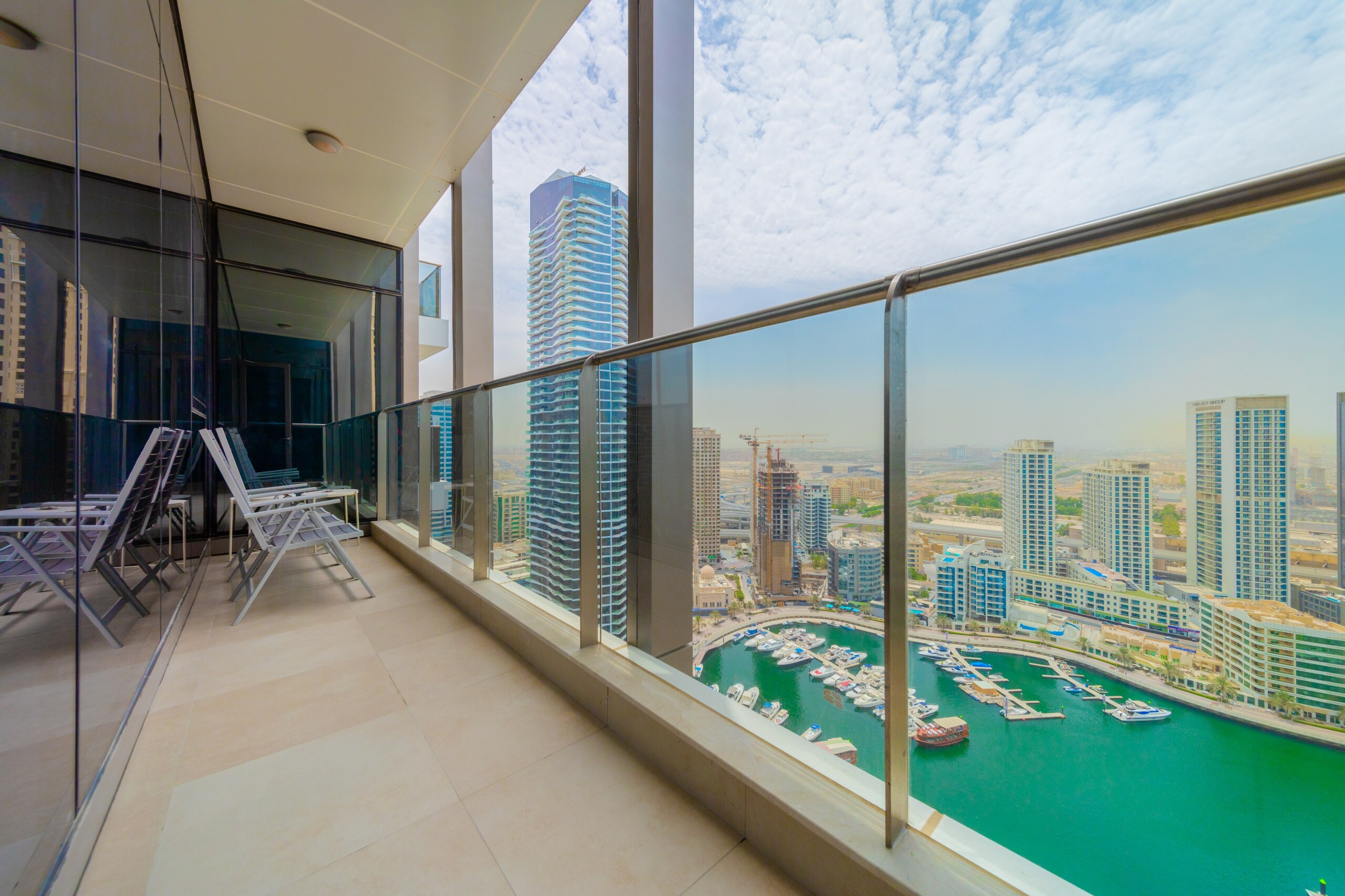 Property Image 1 - Extravagant Apartment with Pleasurable Marina Views