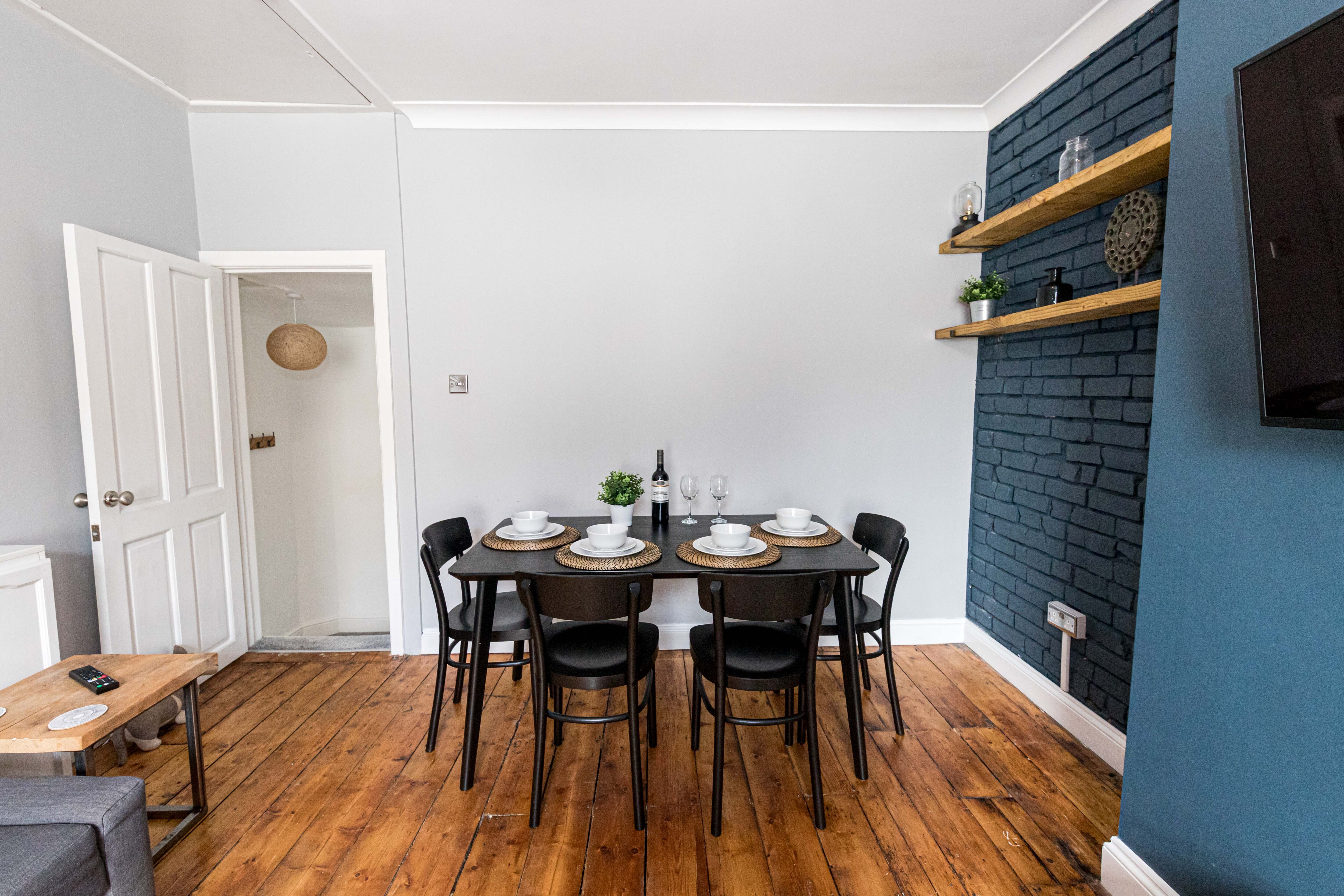 Property Image 1 - Quirky Newly Renovated Central Apartment w Parking