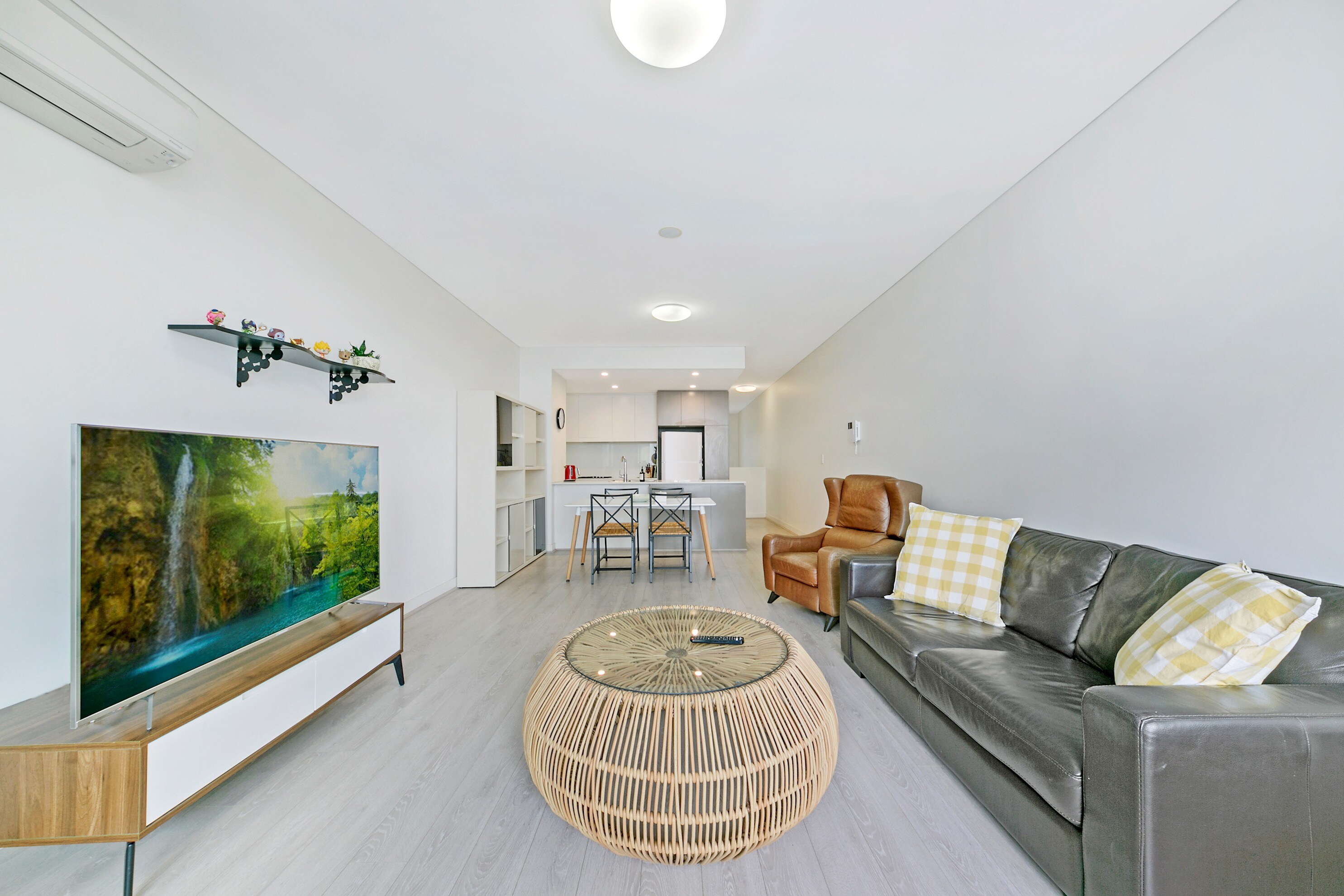Property Image 1 - Modern Apartment with Double Free Parking