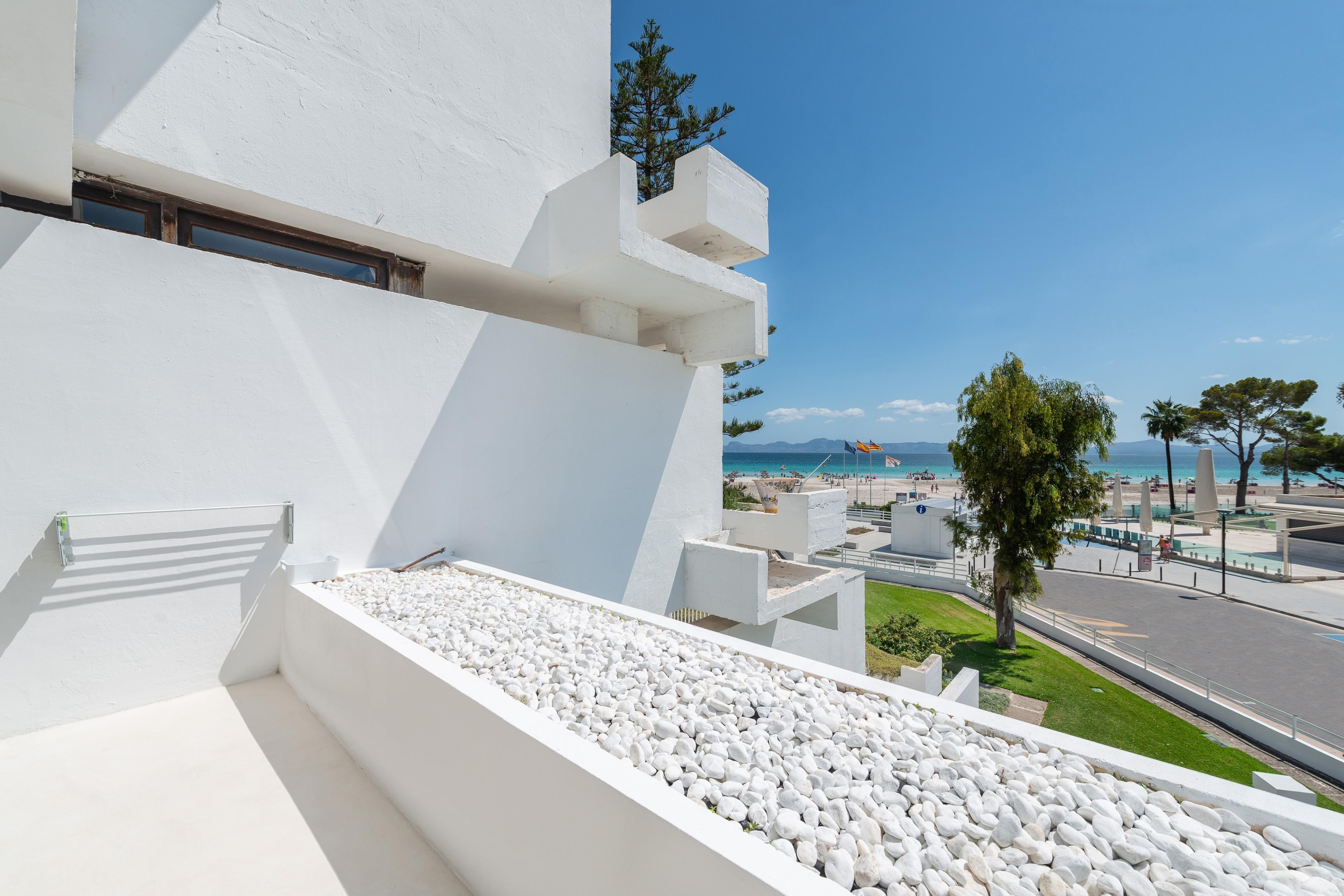 Property Image 2 - SA NACRA - Fantastic and modern apartment with sea views and 50 meters from the beach. Ideal for couples. 