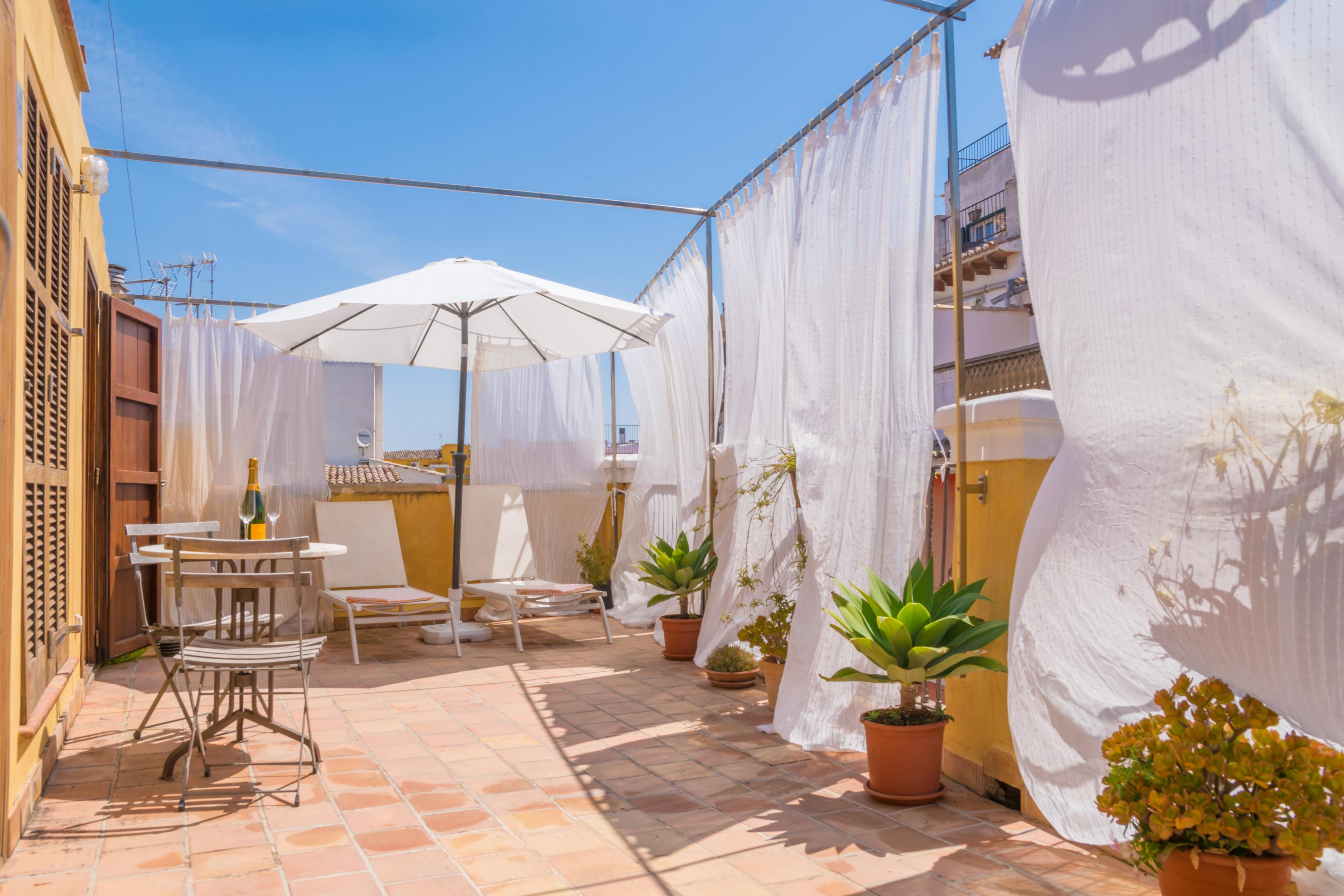 Property Image 1 - MIRACLET - ADULTS ONLY - Townhouse with beautiful terrace and parking in the centre of Palma. Free WiFi