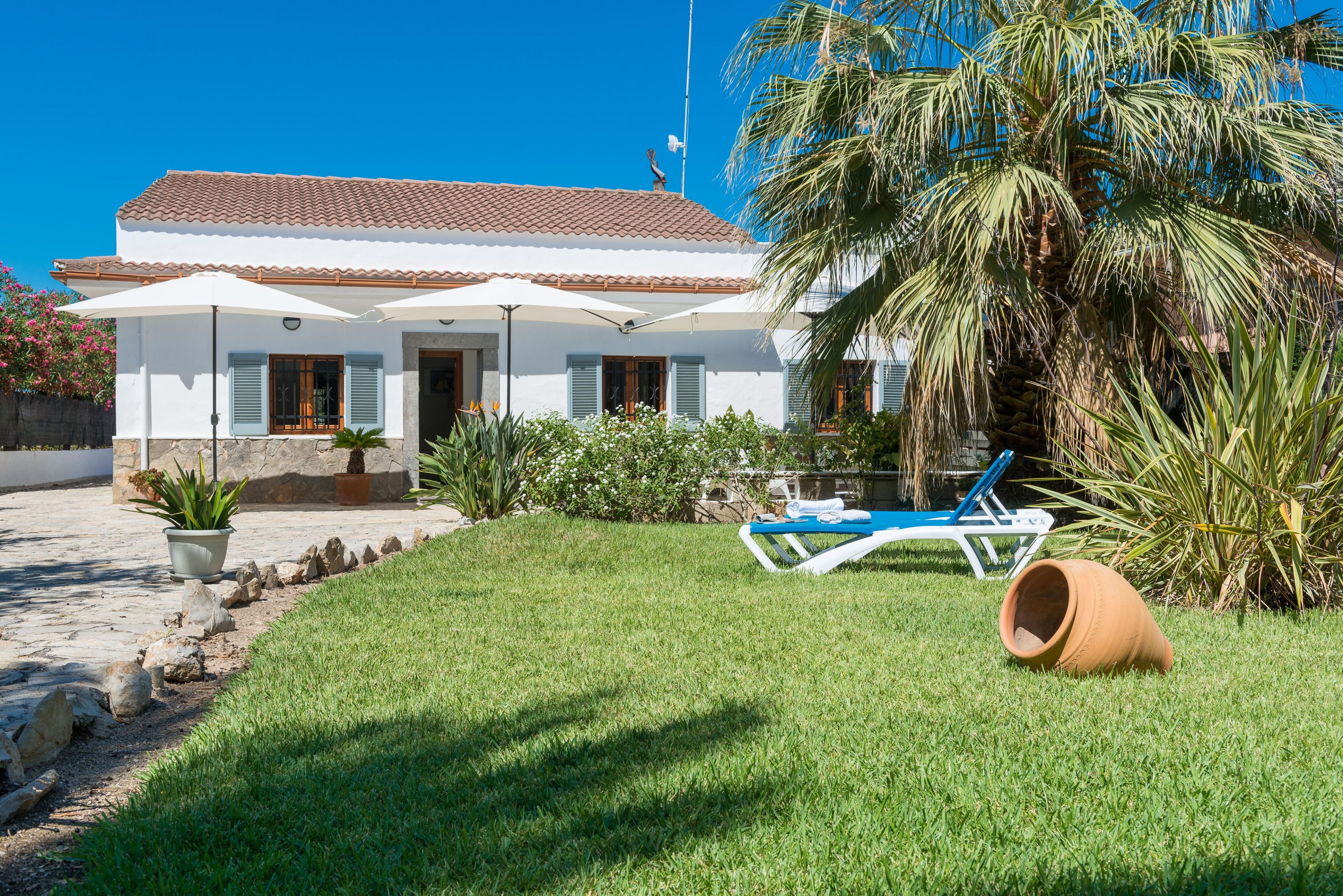 Property Image 1 - CAN BLAU - Cosy chalet with garden and terraces near the beach. Free WiFi