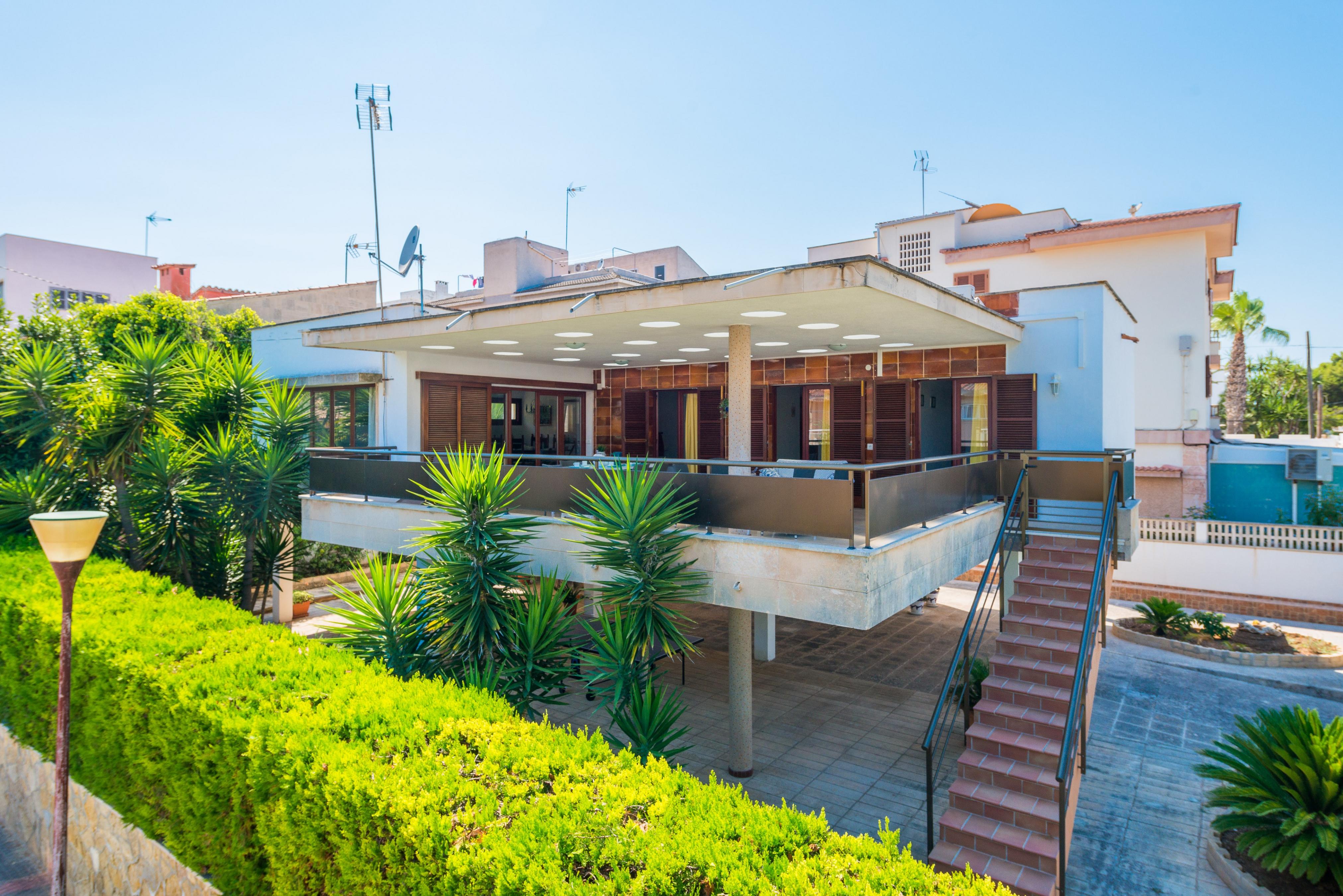 Property Image 1 - ELIANTO - Wonderful beach house near the sea with several furnished terraces perfect to enjoy the good wea