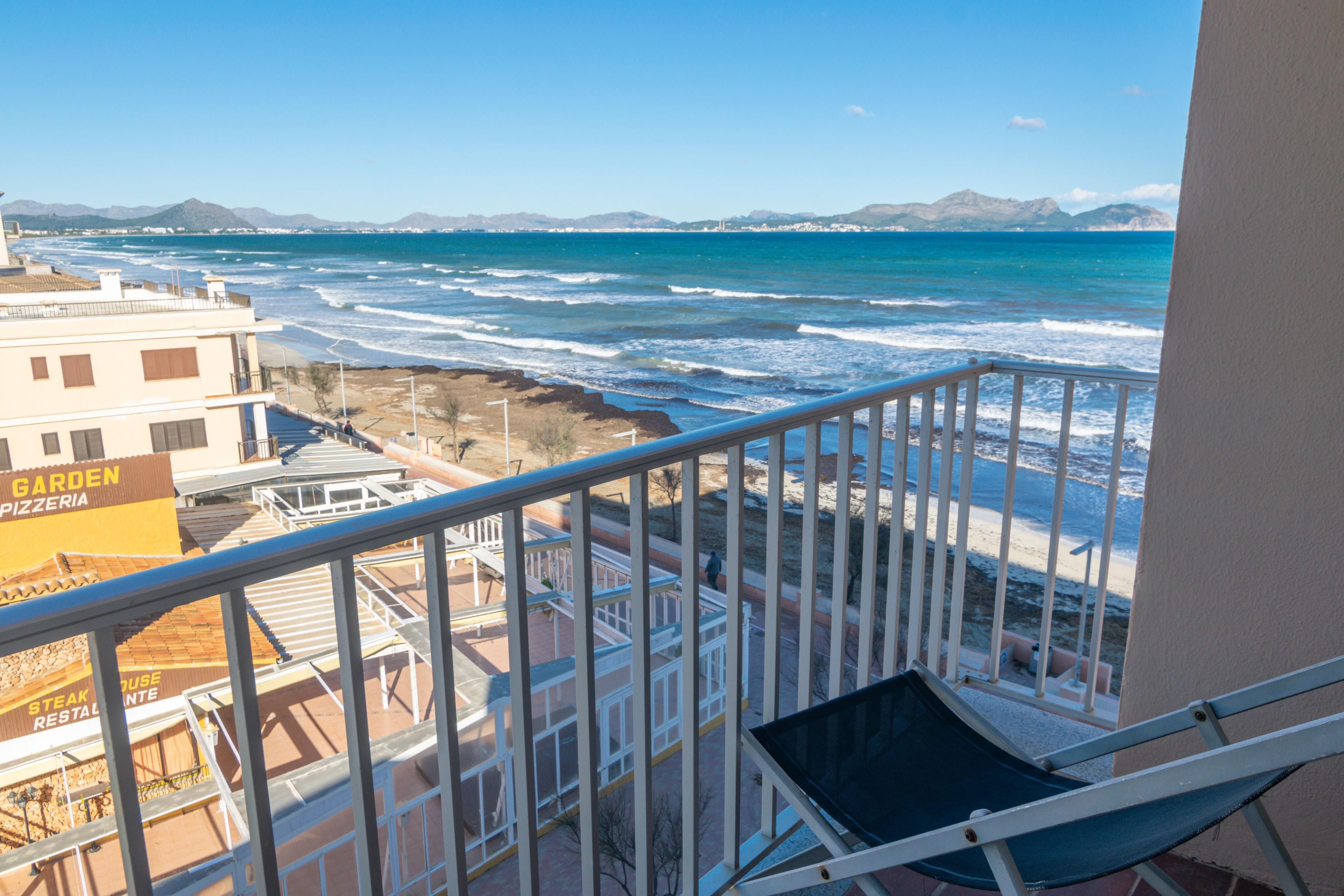 RAN DE MAR (CAN PICAFORT) - ADULTS ONLY - Fabulous seafront apartment with wonderful beach views. Free WiFi.