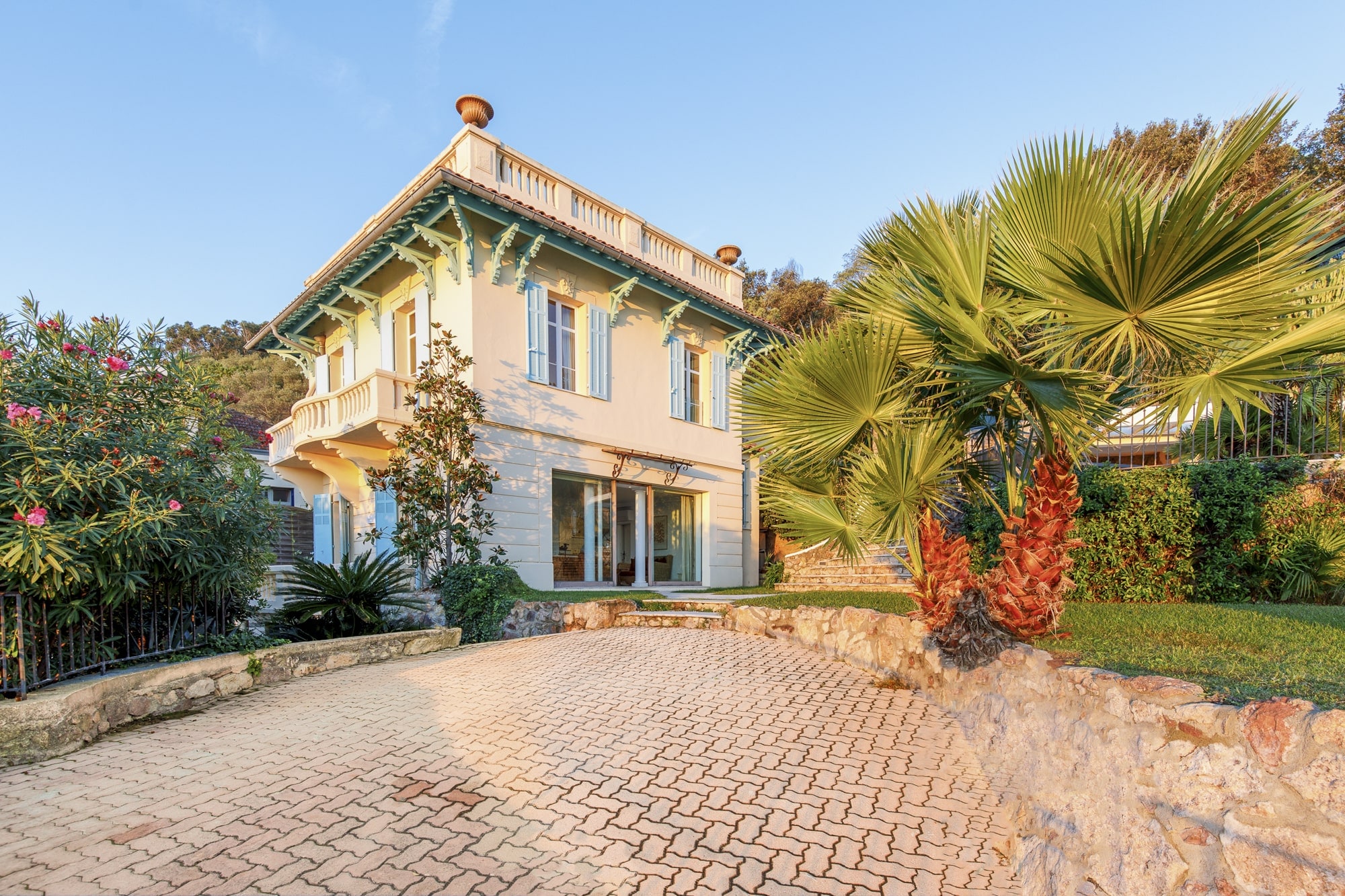 Property Image 2 - Magnificent villa with sea view in Théoule sur mer - by feelluxuryholidays