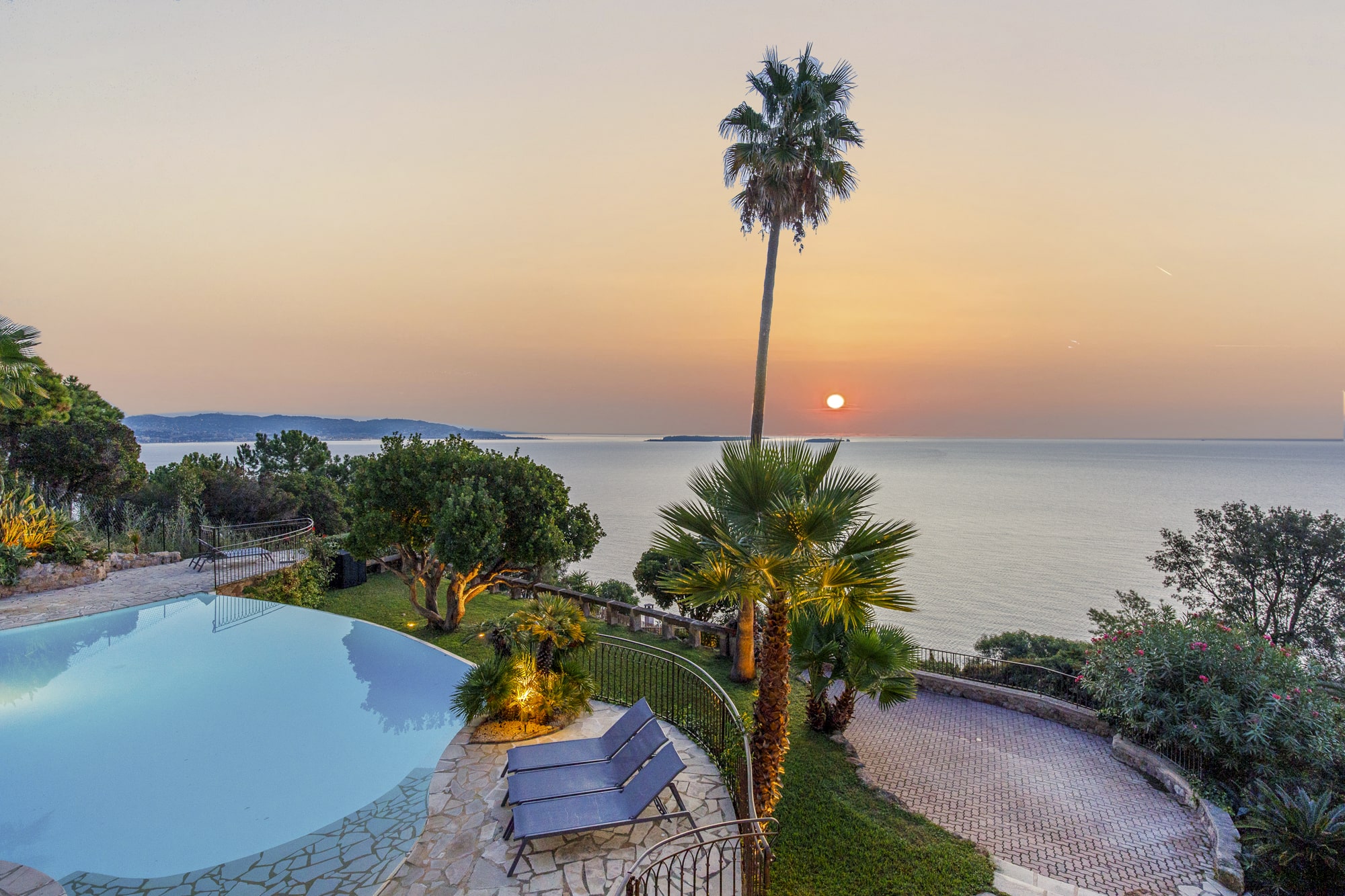 Property Image 1 - Magnificent villa with sea view in Théoule sur mer - by feelluxuryholidays