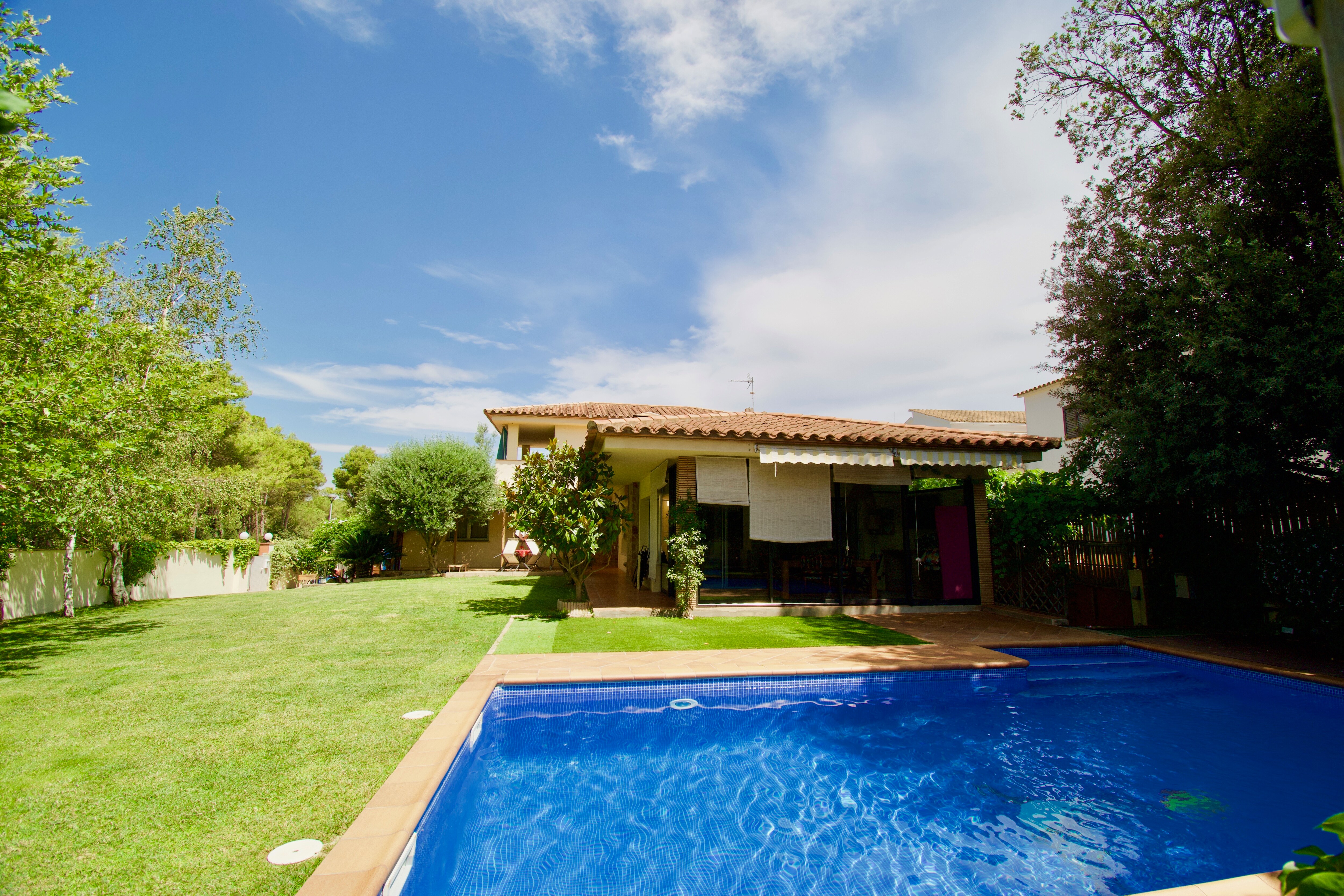 Property Image 1 - Magnificent Villa with private pool 5 minutes from the beach