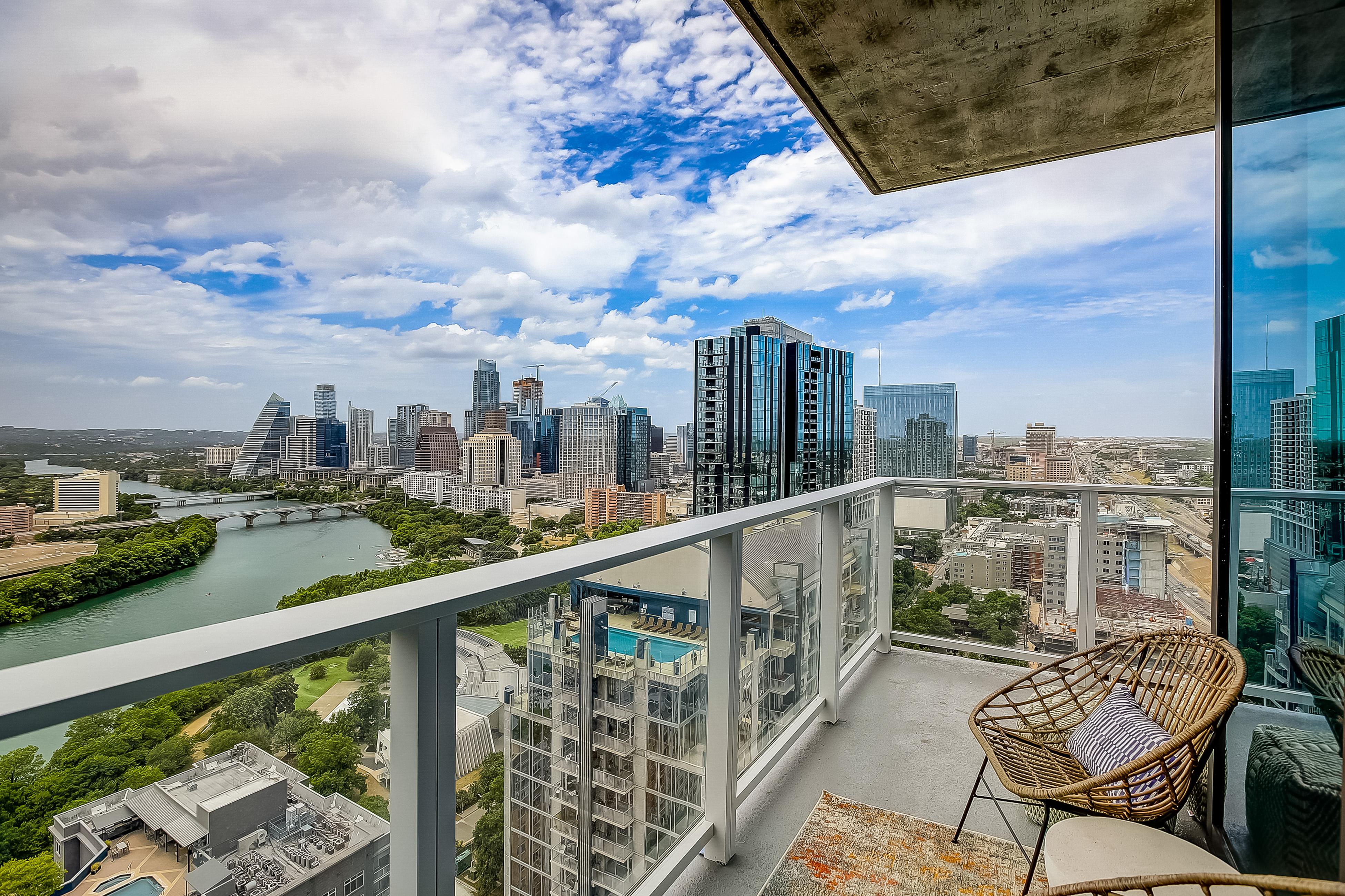 Property Image 1 - Natiivo Austin Penthouse: Panoramic summit