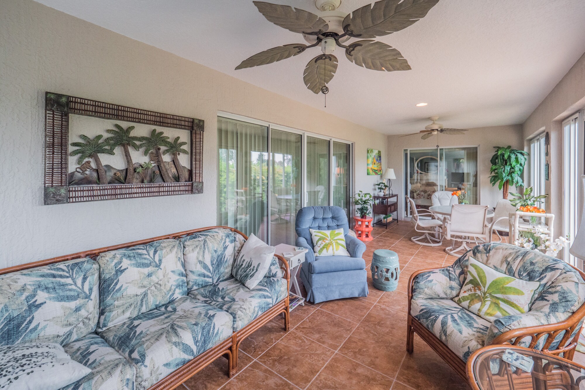 Less than 1 mile (2 Minutes) to Lake Sumter Landing! Includes Golf Cart!