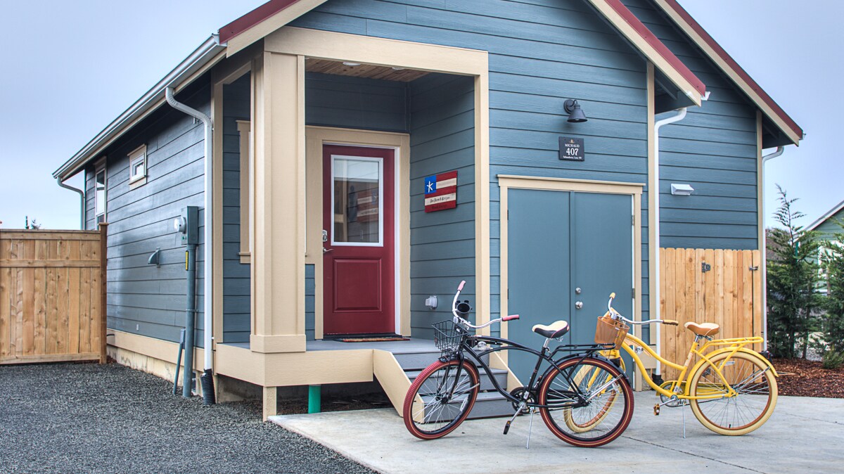 Property Image 2 - Sea Stars & Stripes Beach Cottage