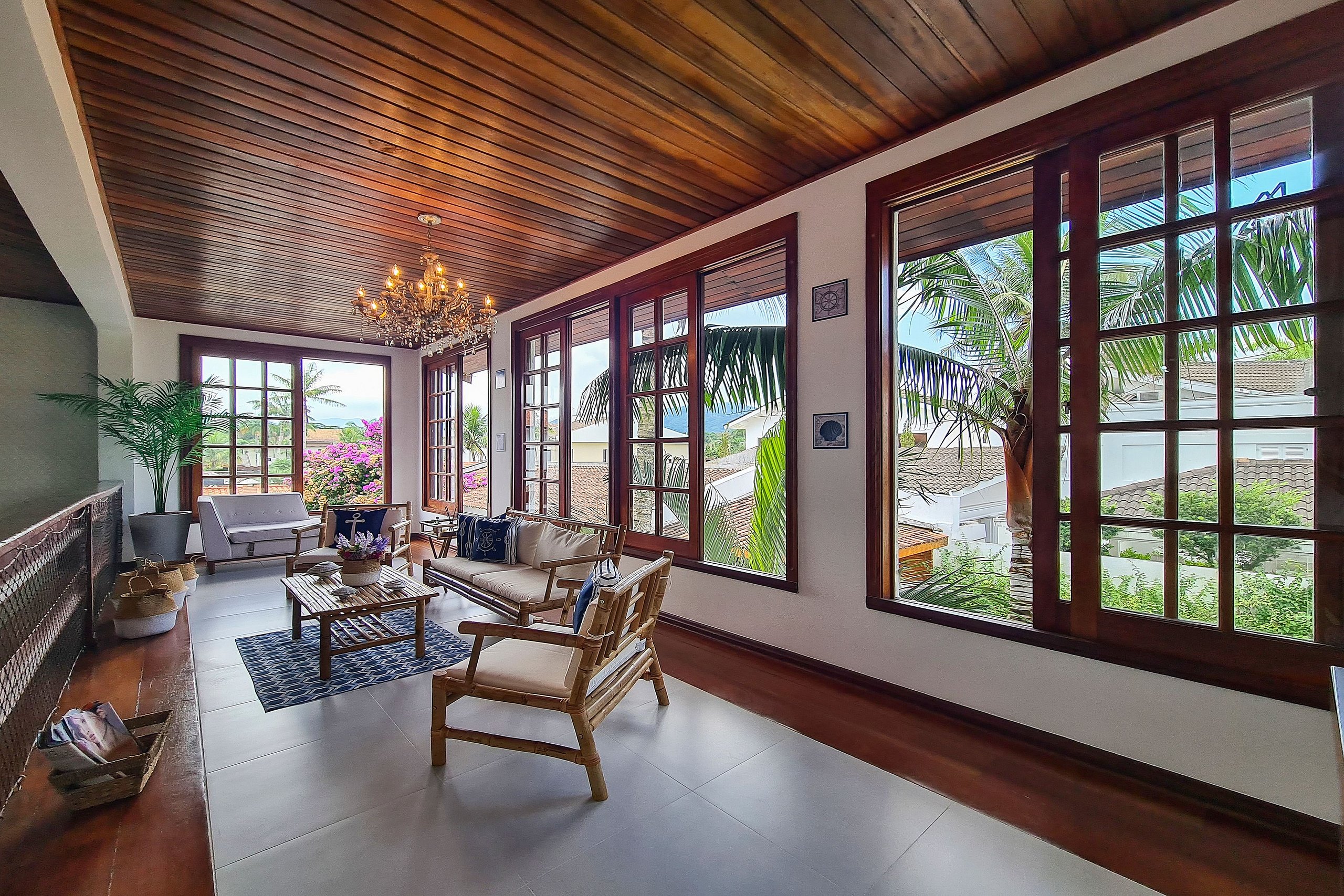 House with pool, balcony and leisure in a condo