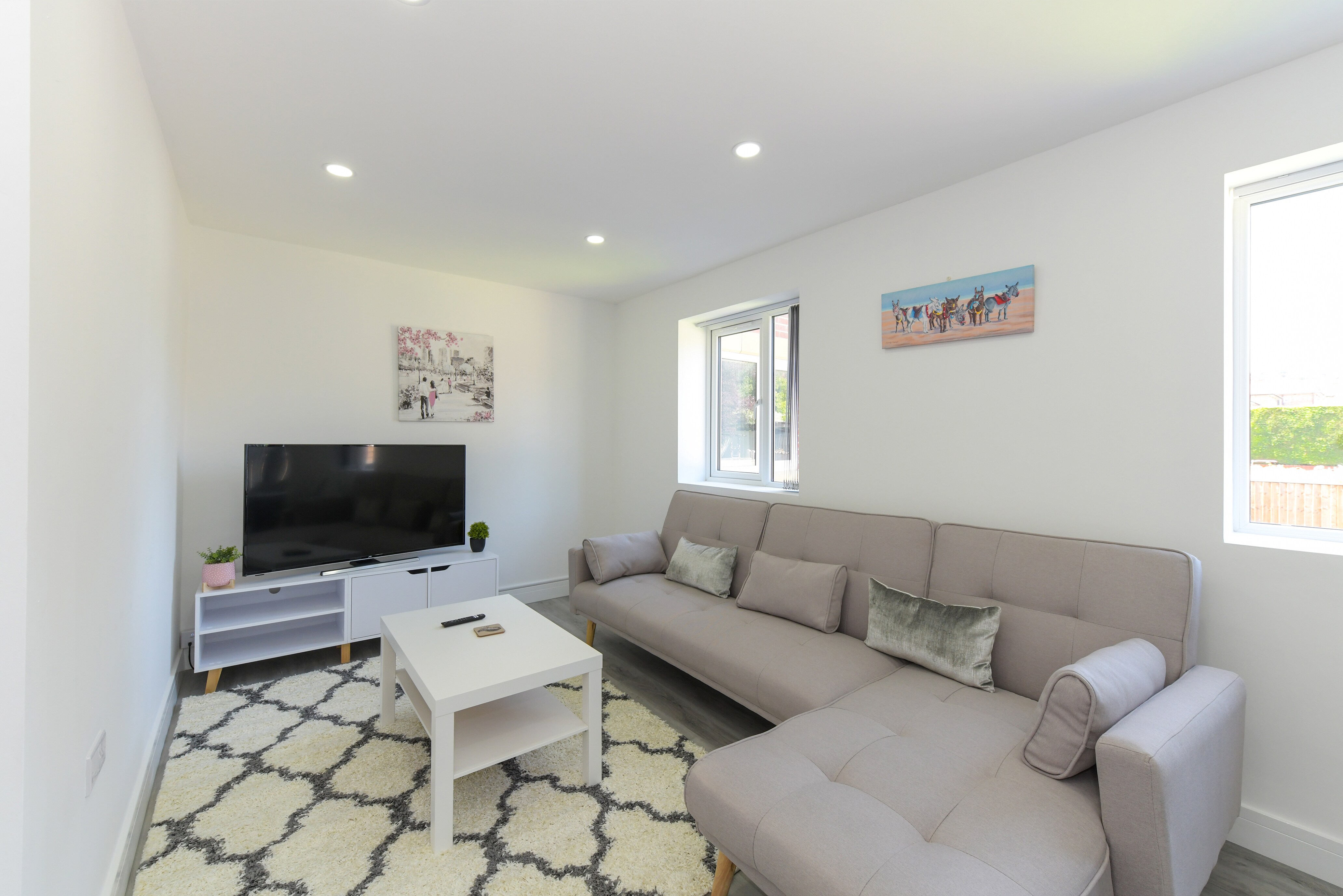 Property Image 1 - Contemporary 2bed Hideaway, Low Carbon, Parking