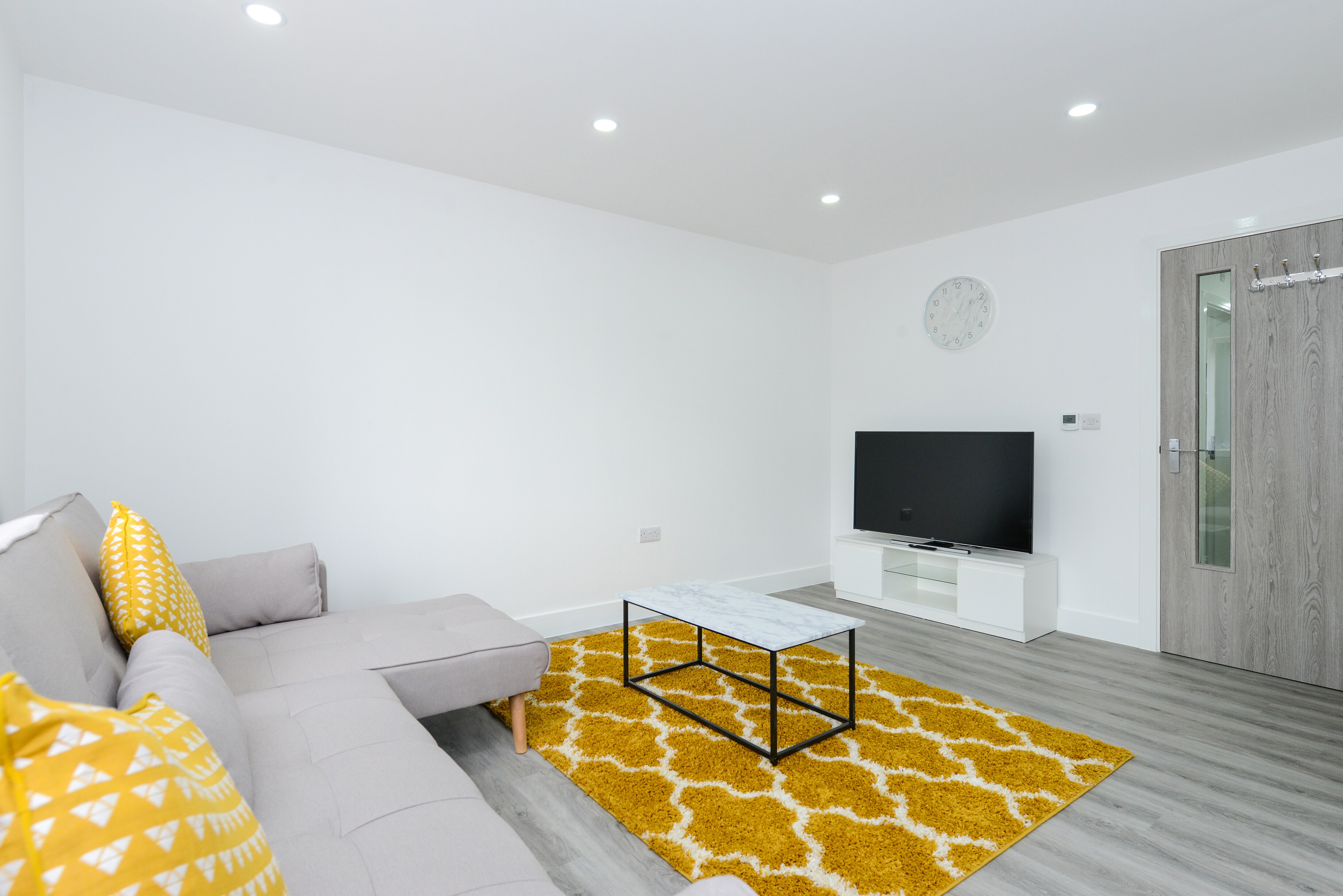 Property Image 1 - Sleek and Stylish 2bed Home, Low Carbon, Parking