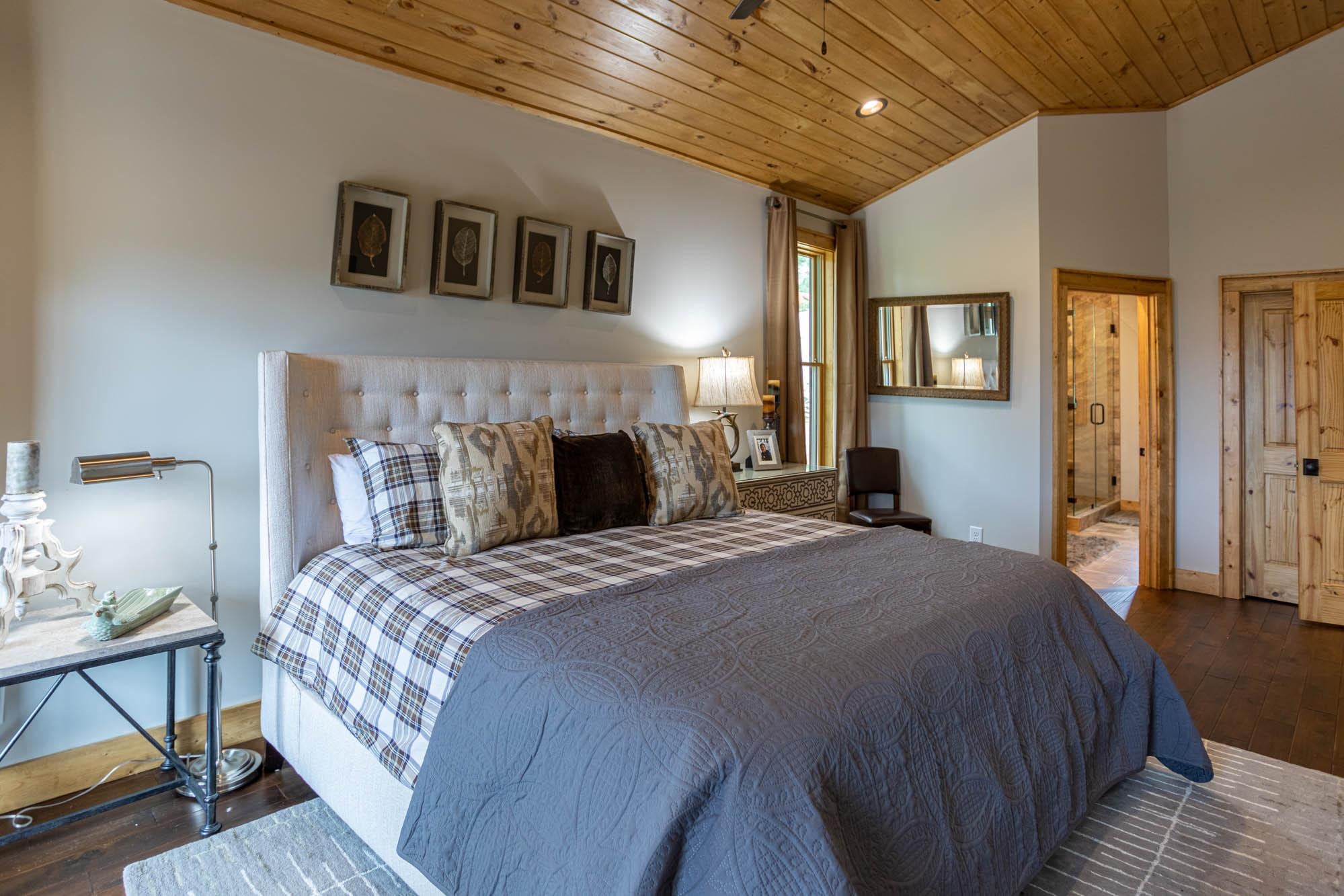 Bear Tracks at Eagles Nest Bear Tracks at Eagles Nest