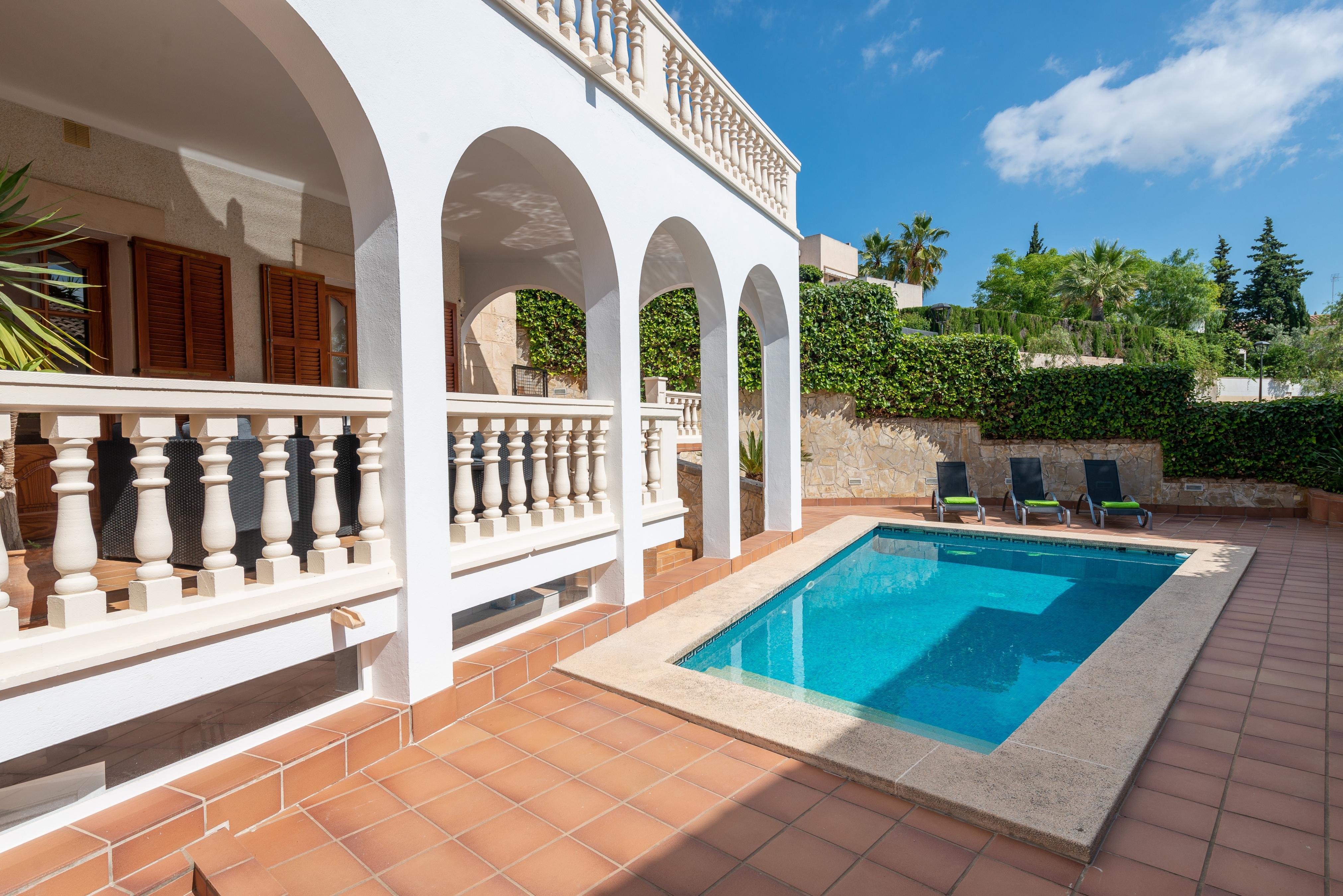 Property Image 2 - VILLA TEULERA -Amazing house in Palma, with private pool and 3.6 km away from the beach. Free WiFi