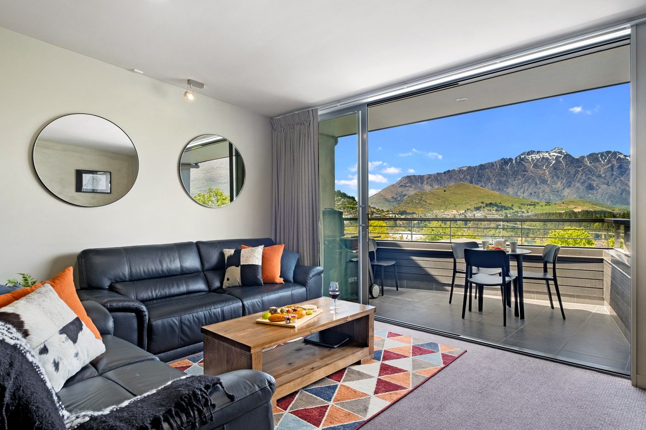 Property Image 1 - Comfortable Family Holiday Apartment with Views of Lake Wakatipu and The Remarkables